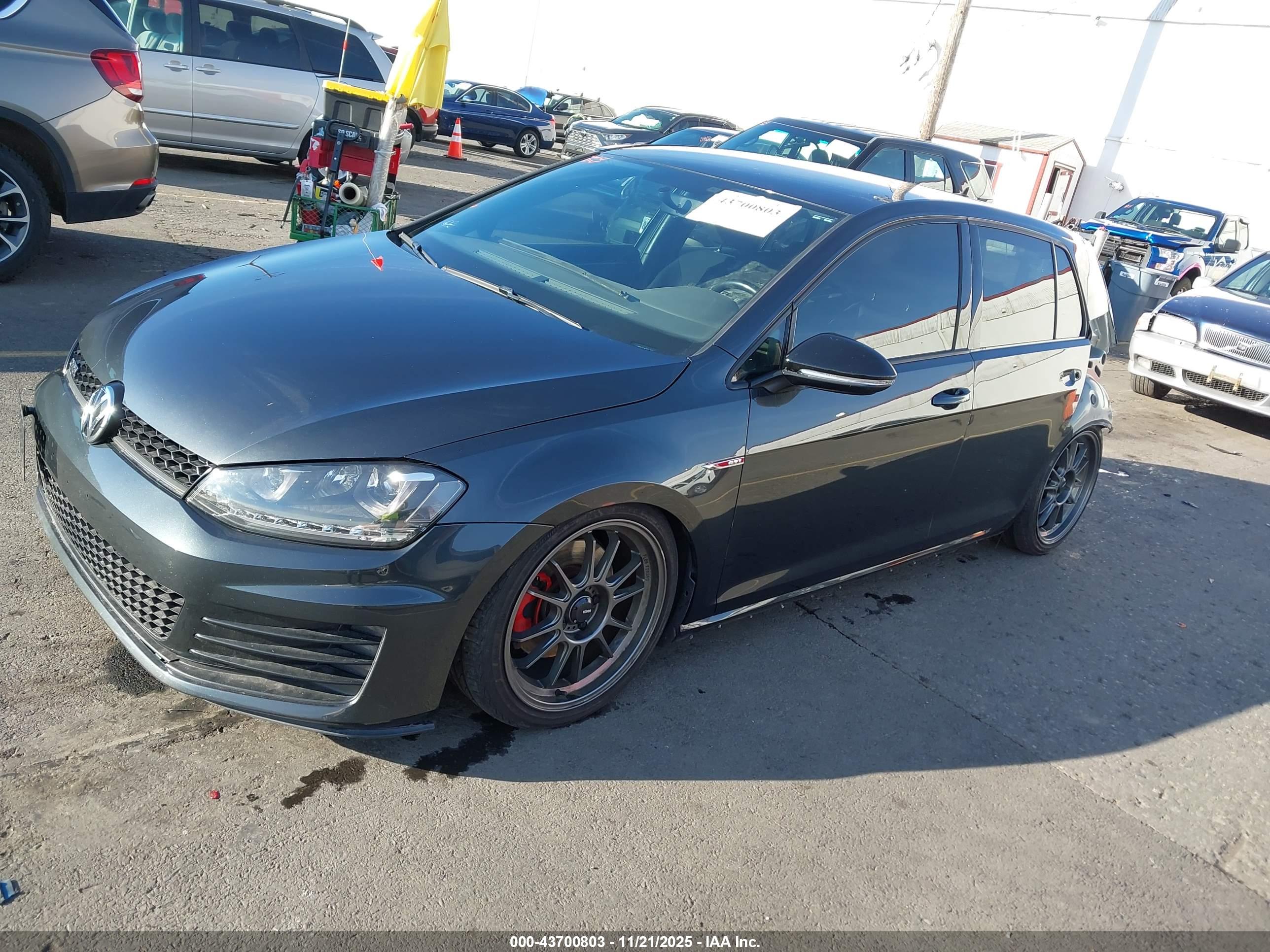 VOLKSWAGEN GOLF image 2