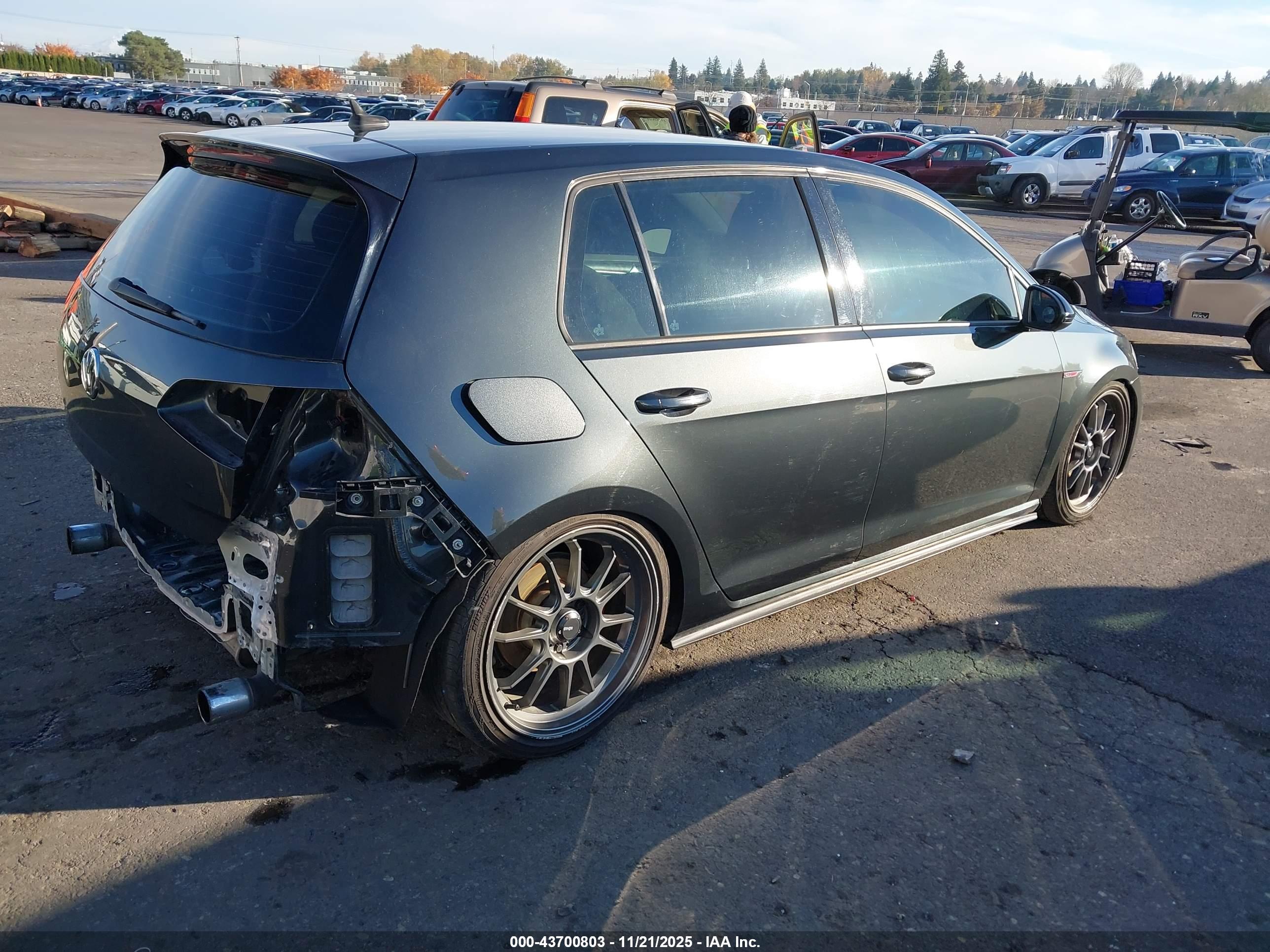 VOLKSWAGEN GOLF image 4