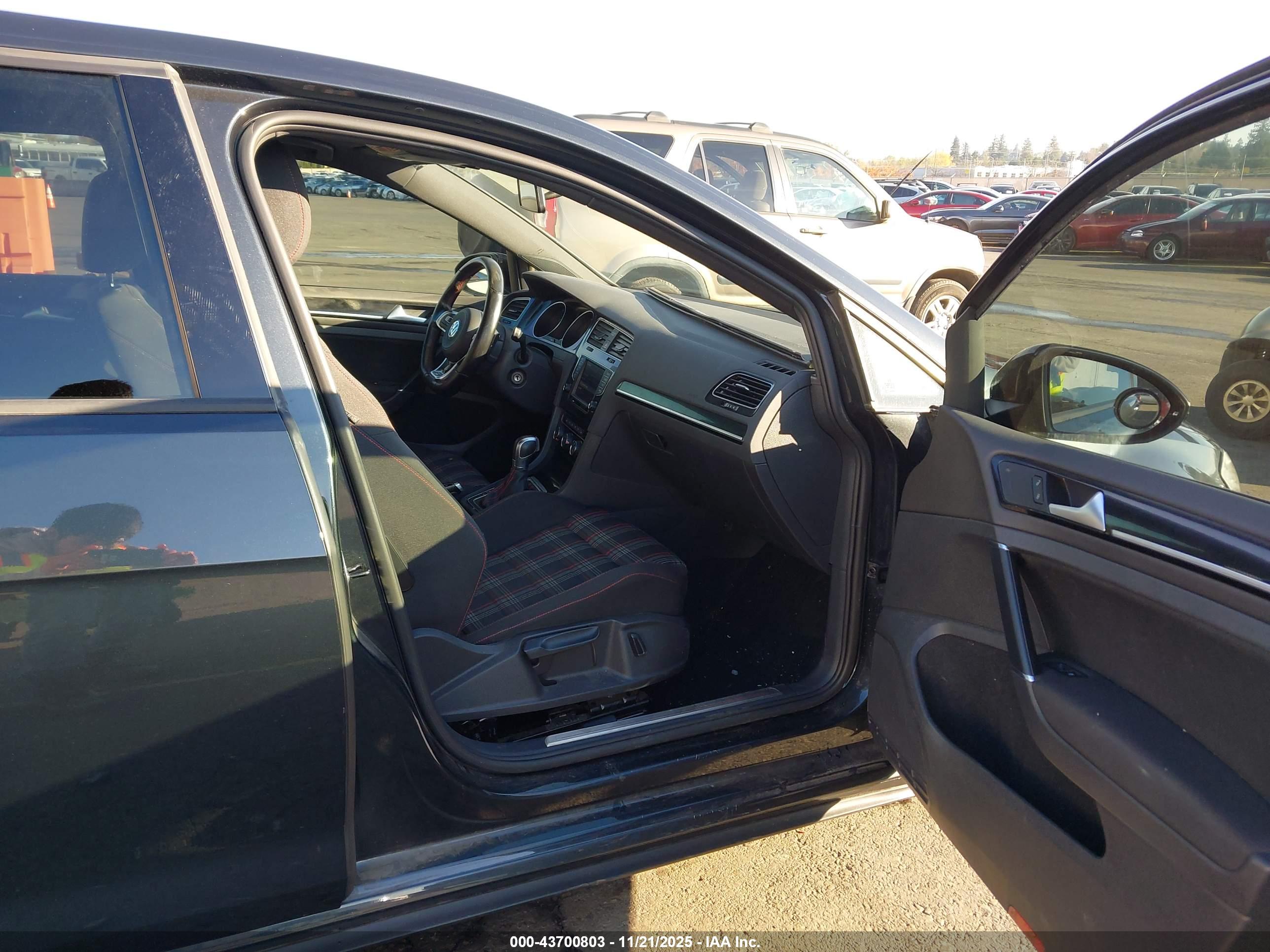 VOLKSWAGEN GOLF image 5