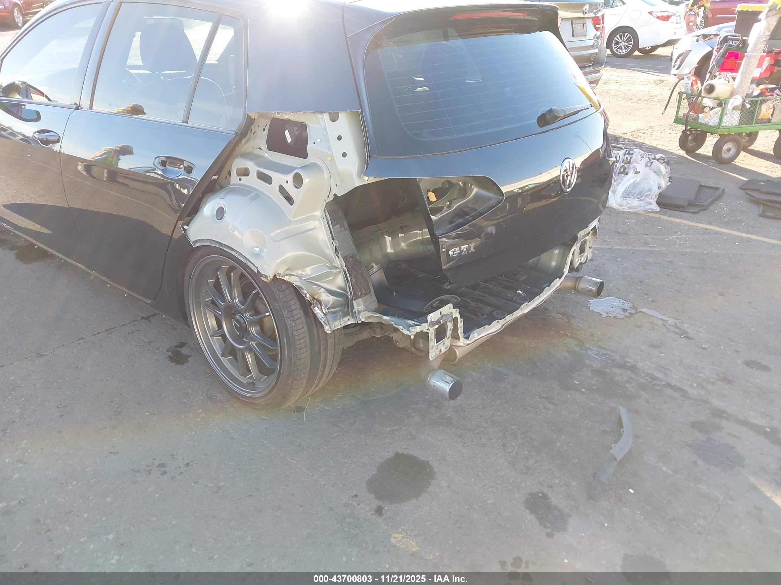 VOLKSWAGEN GOLF image 6