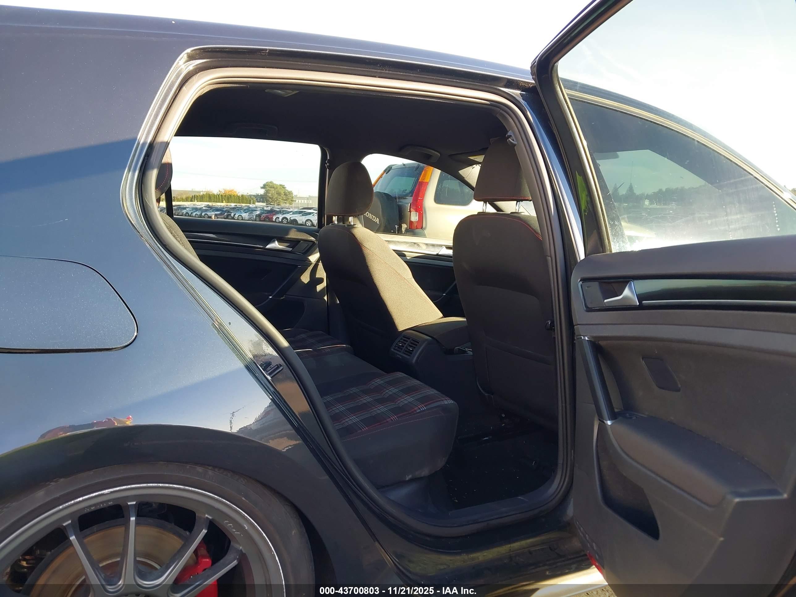 VOLKSWAGEN GOLF image 8