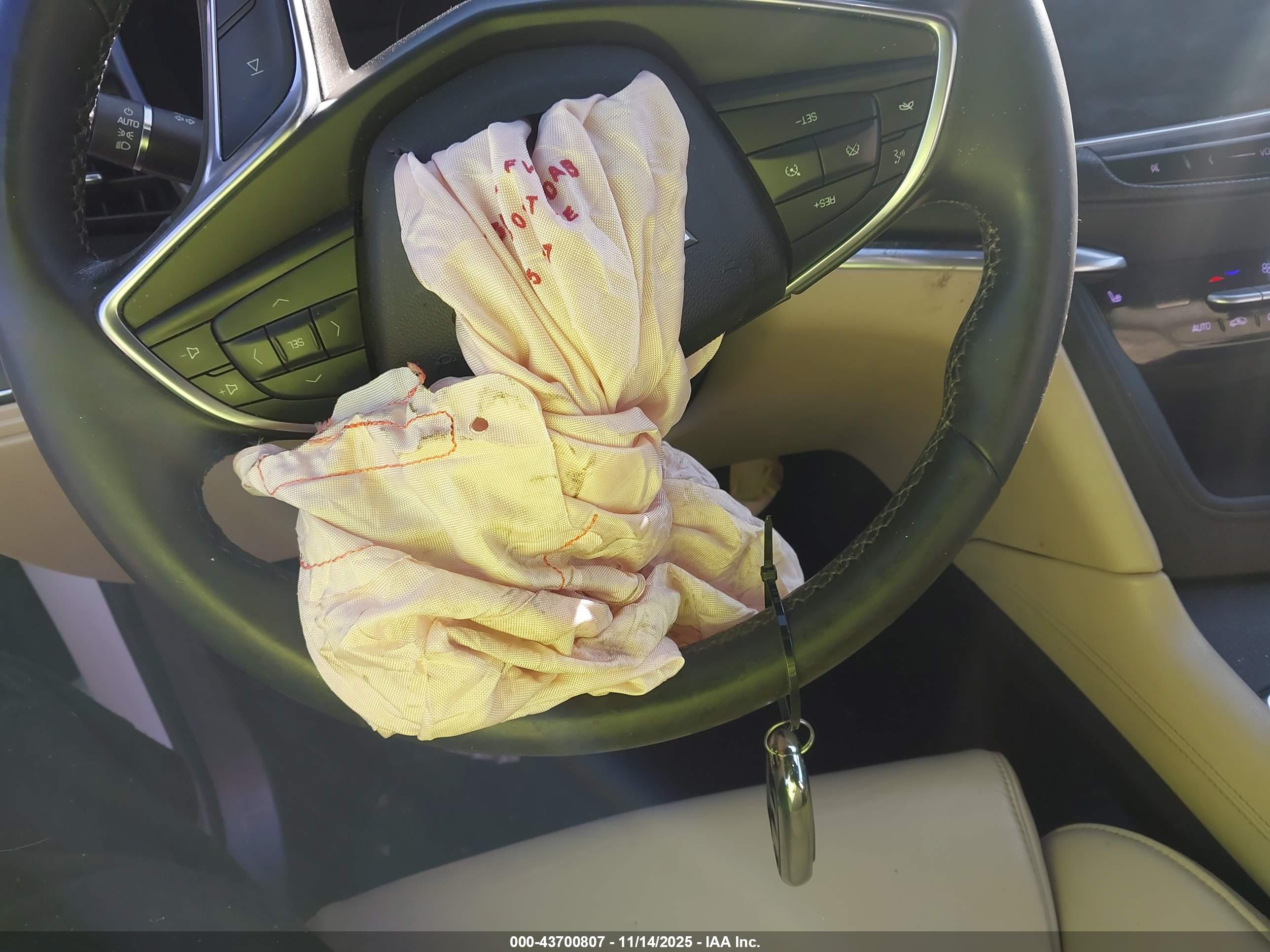 CADILLAC XT5 image 11