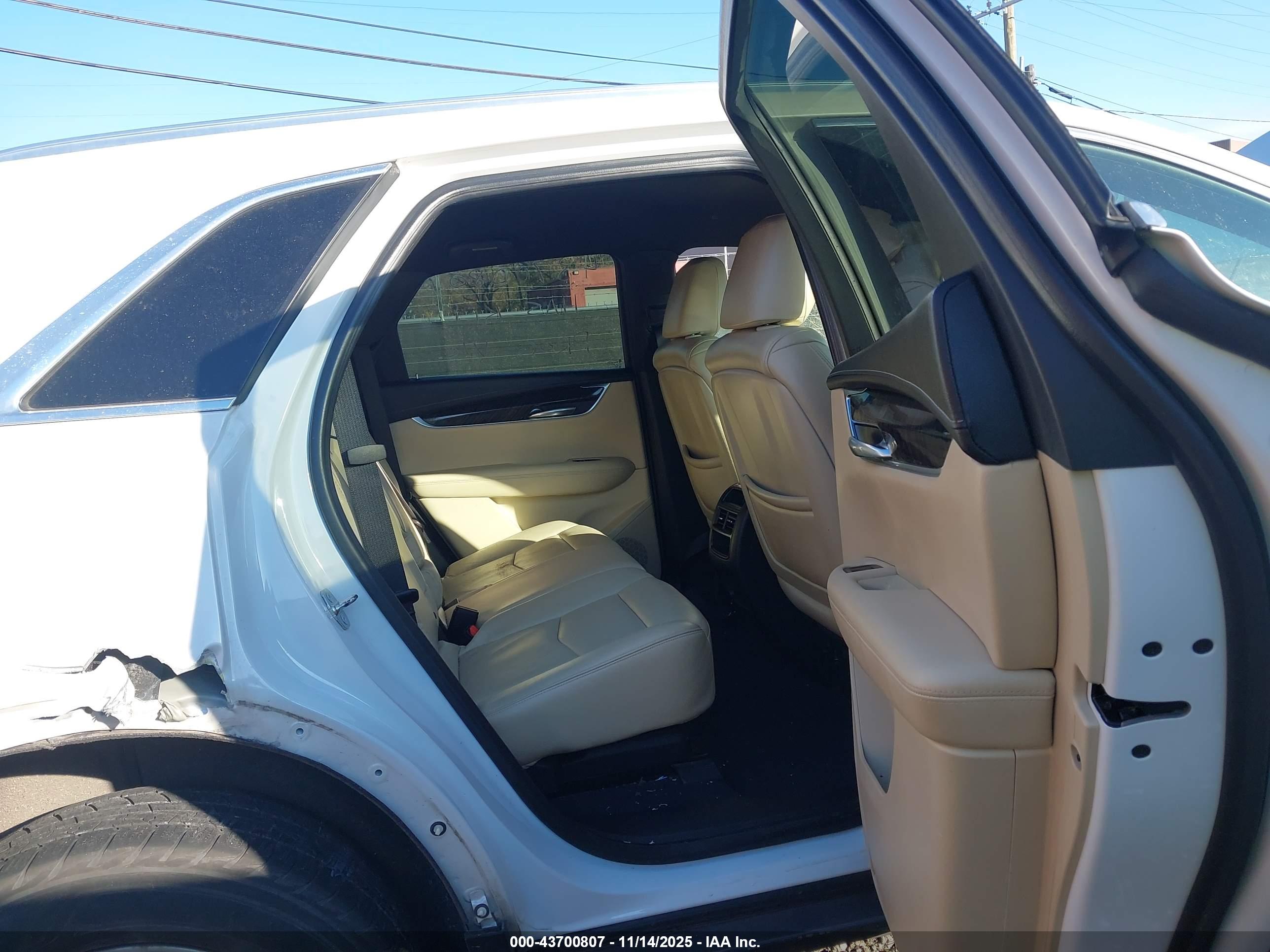 CADILLAC XT5 image 8