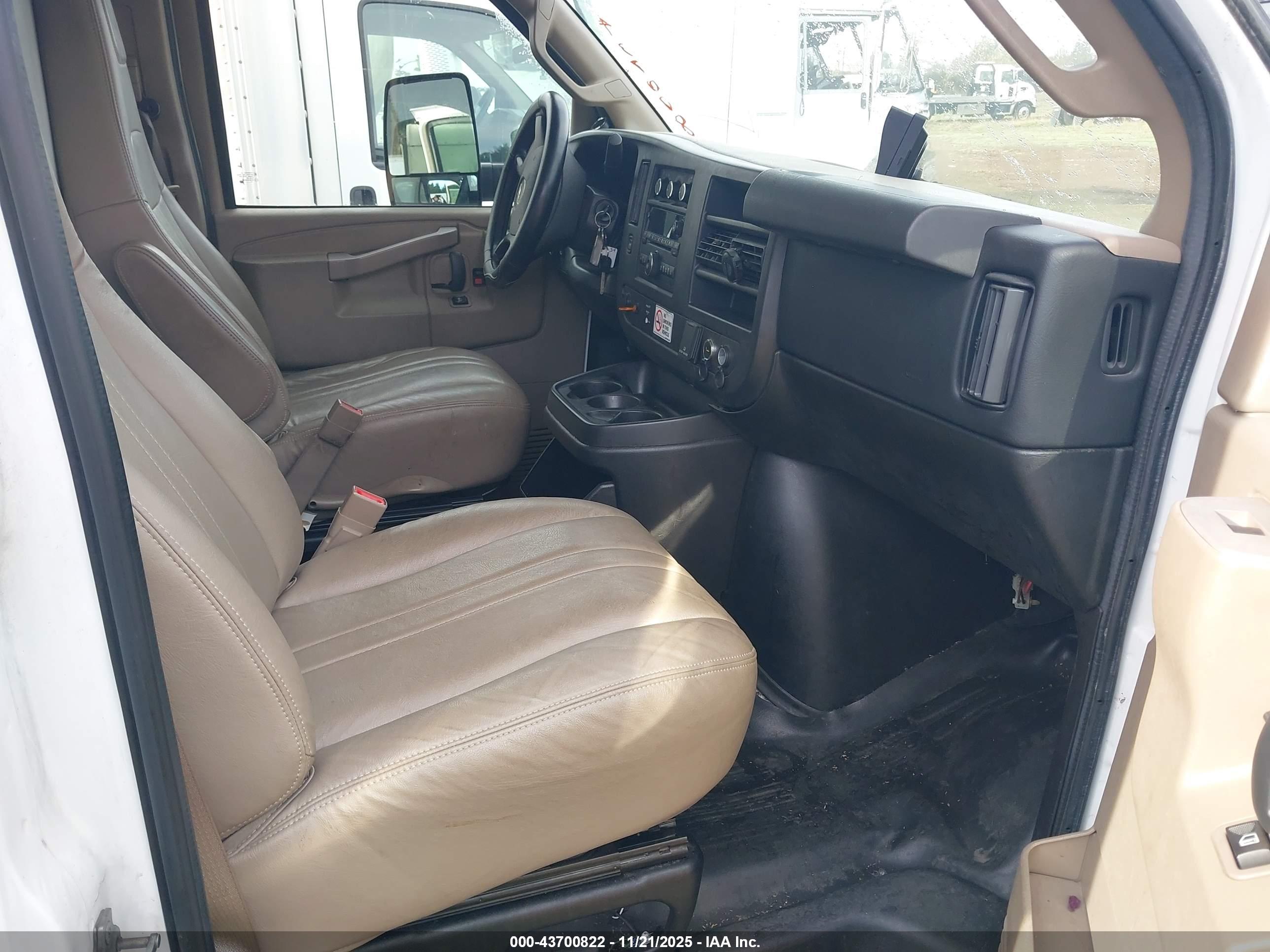CHEVROLET EXPRESS image 7