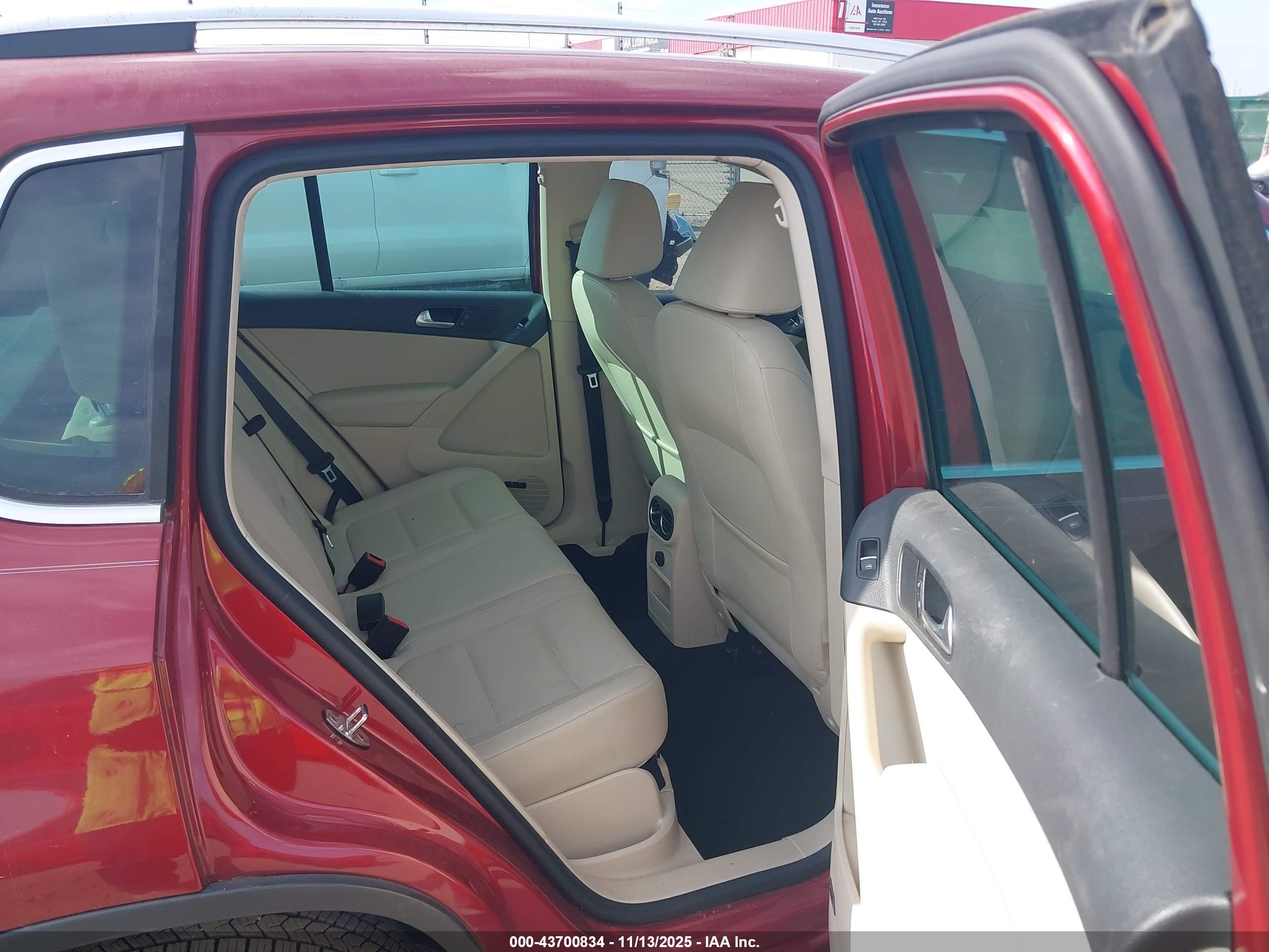 VOLKSWAGEN TIGUAN image 8