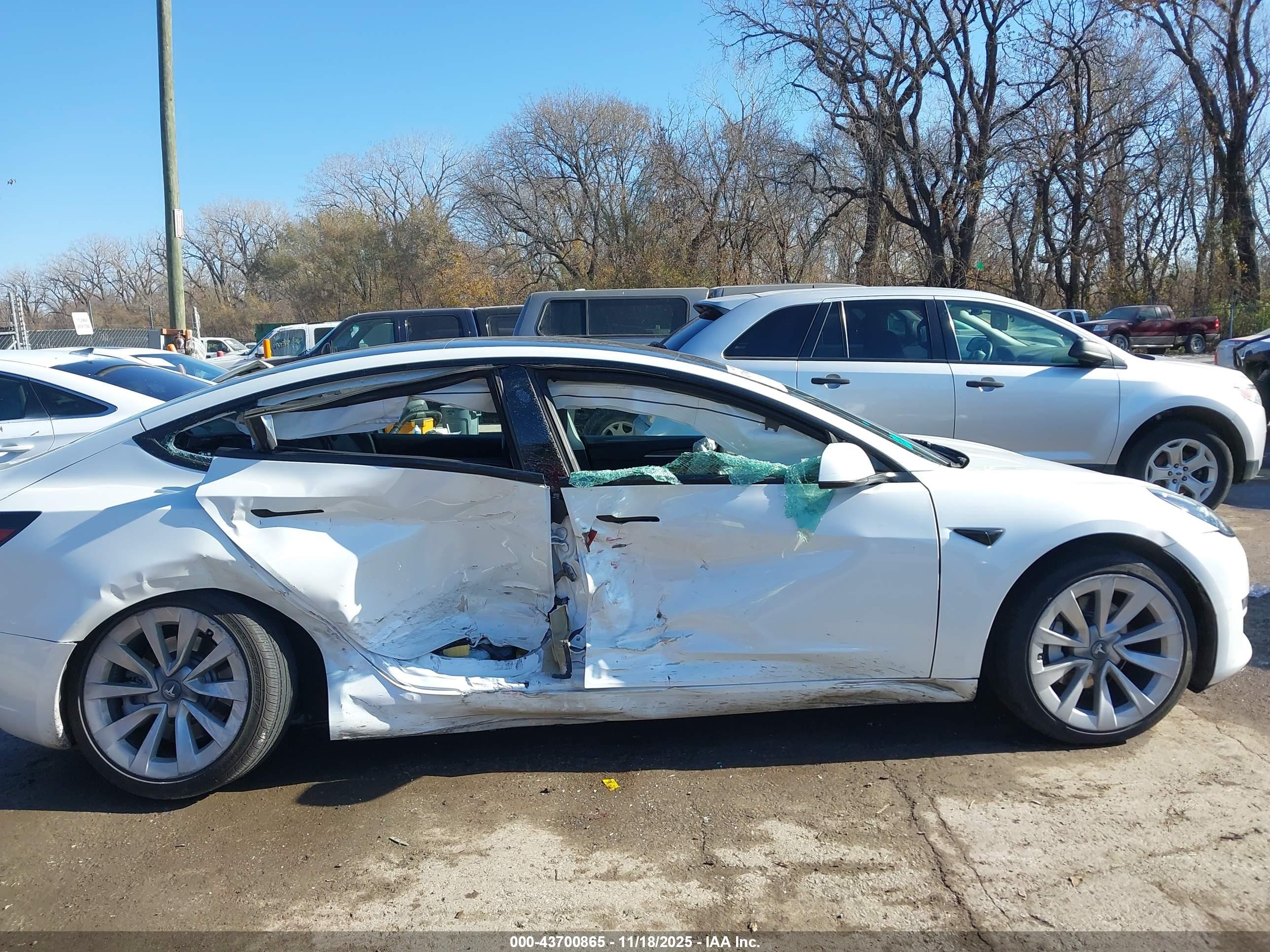 TESLA MODEL image 6