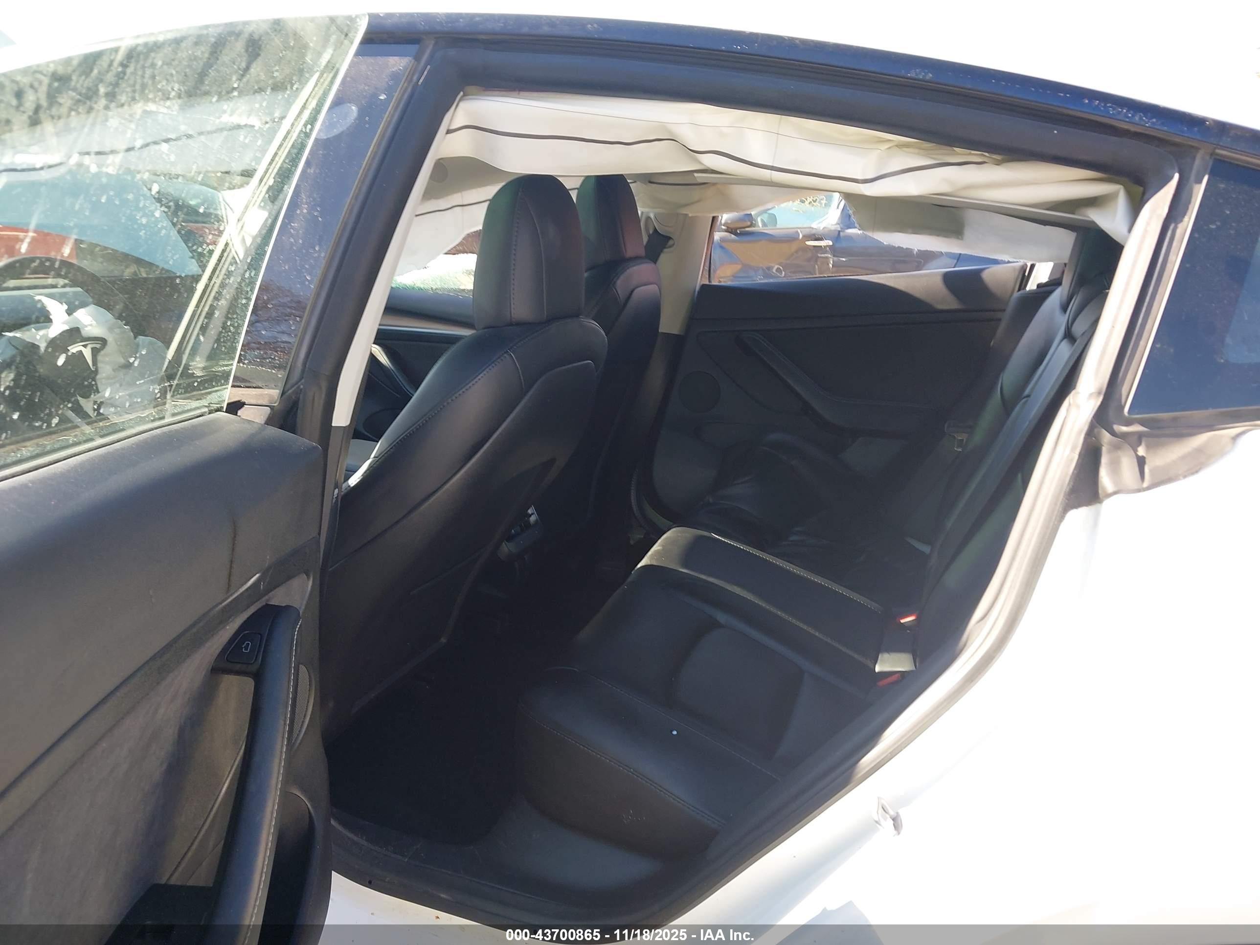 TESLA MODEL image 8