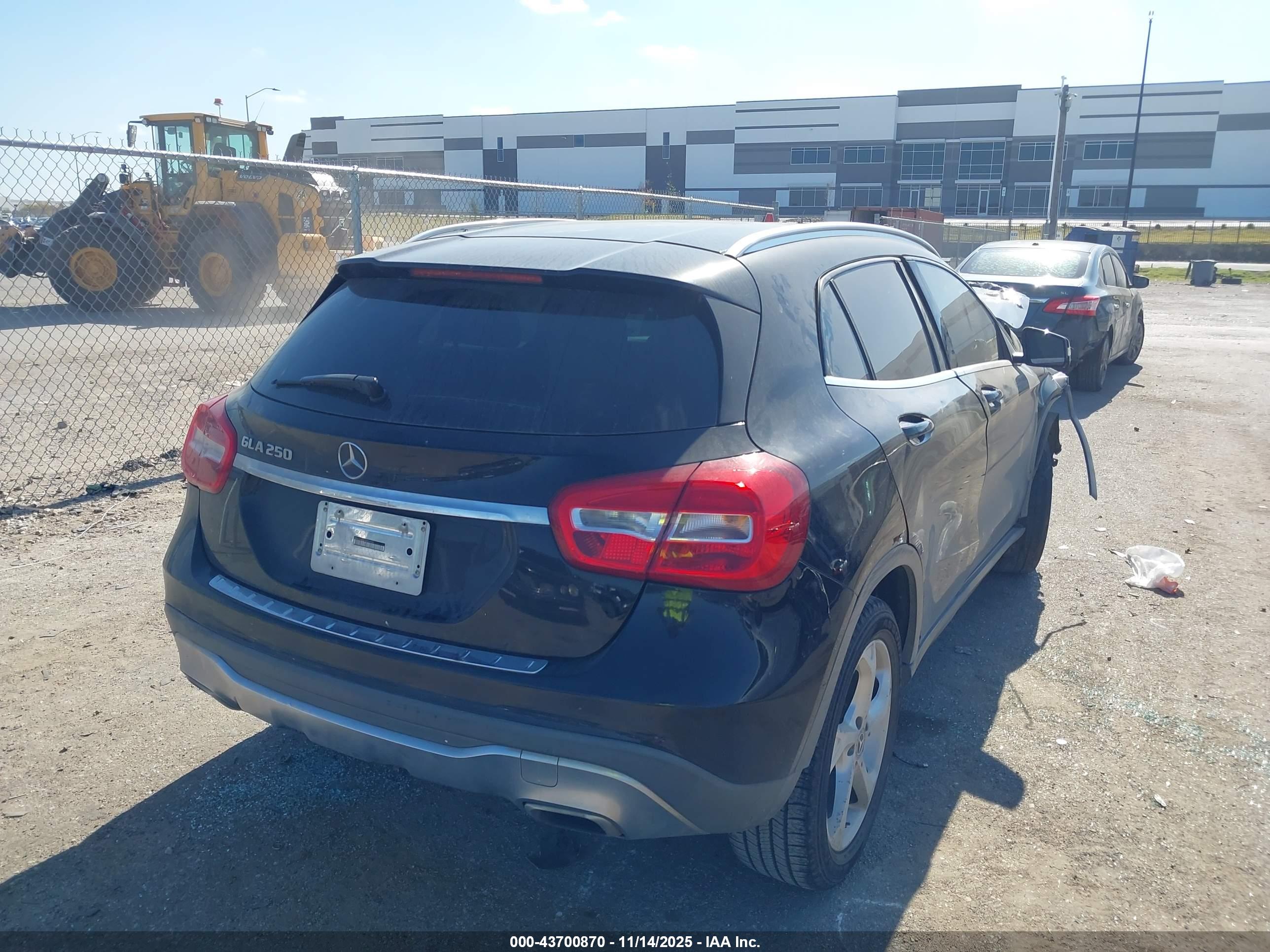 MERCEDES-BENZ GLA image 4