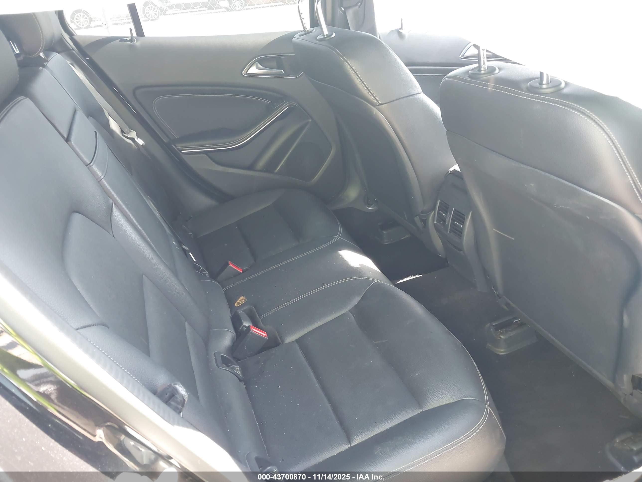 MERCEDES-BENZ GLA image 8