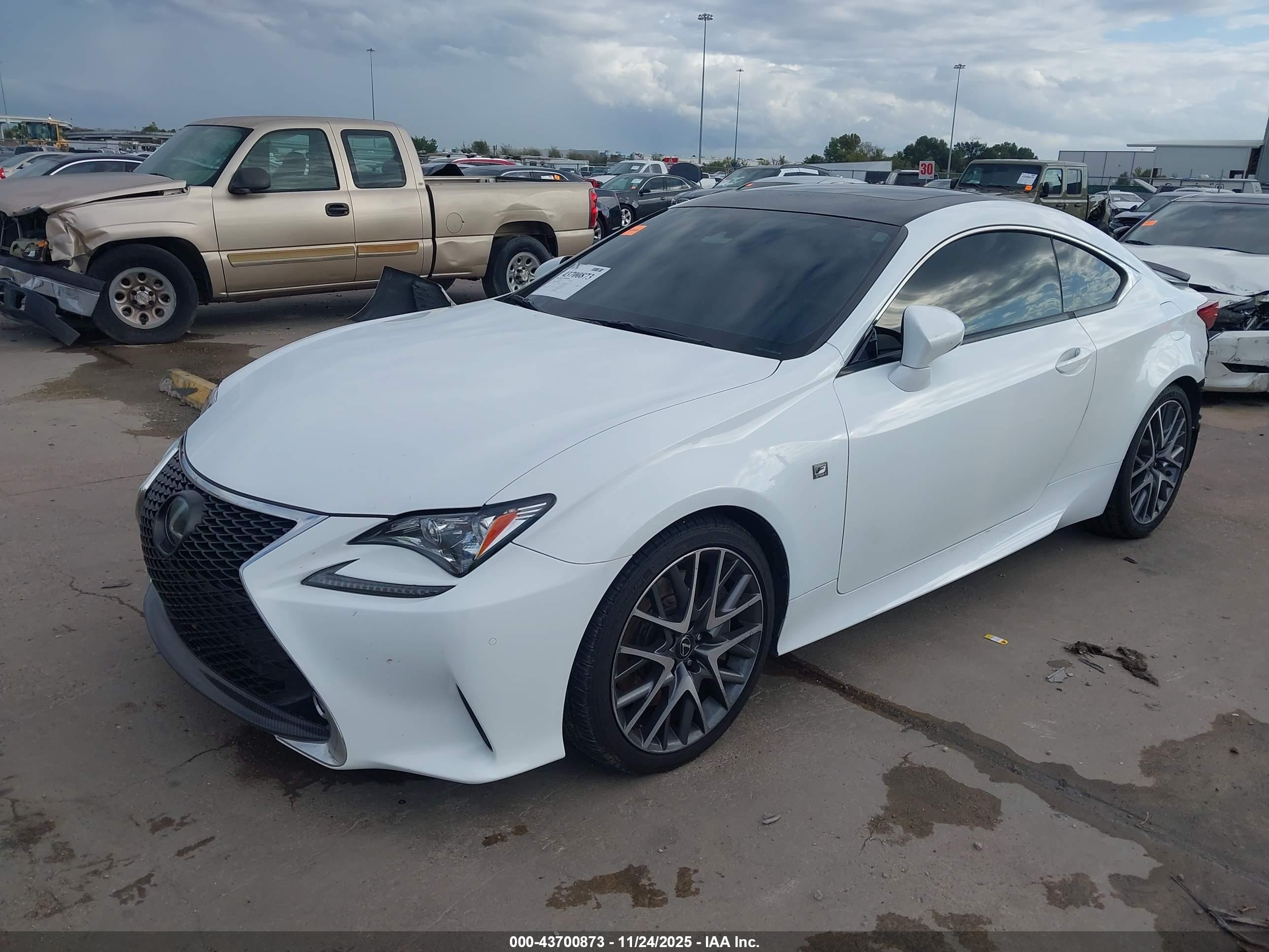 LEXUS RC image 2