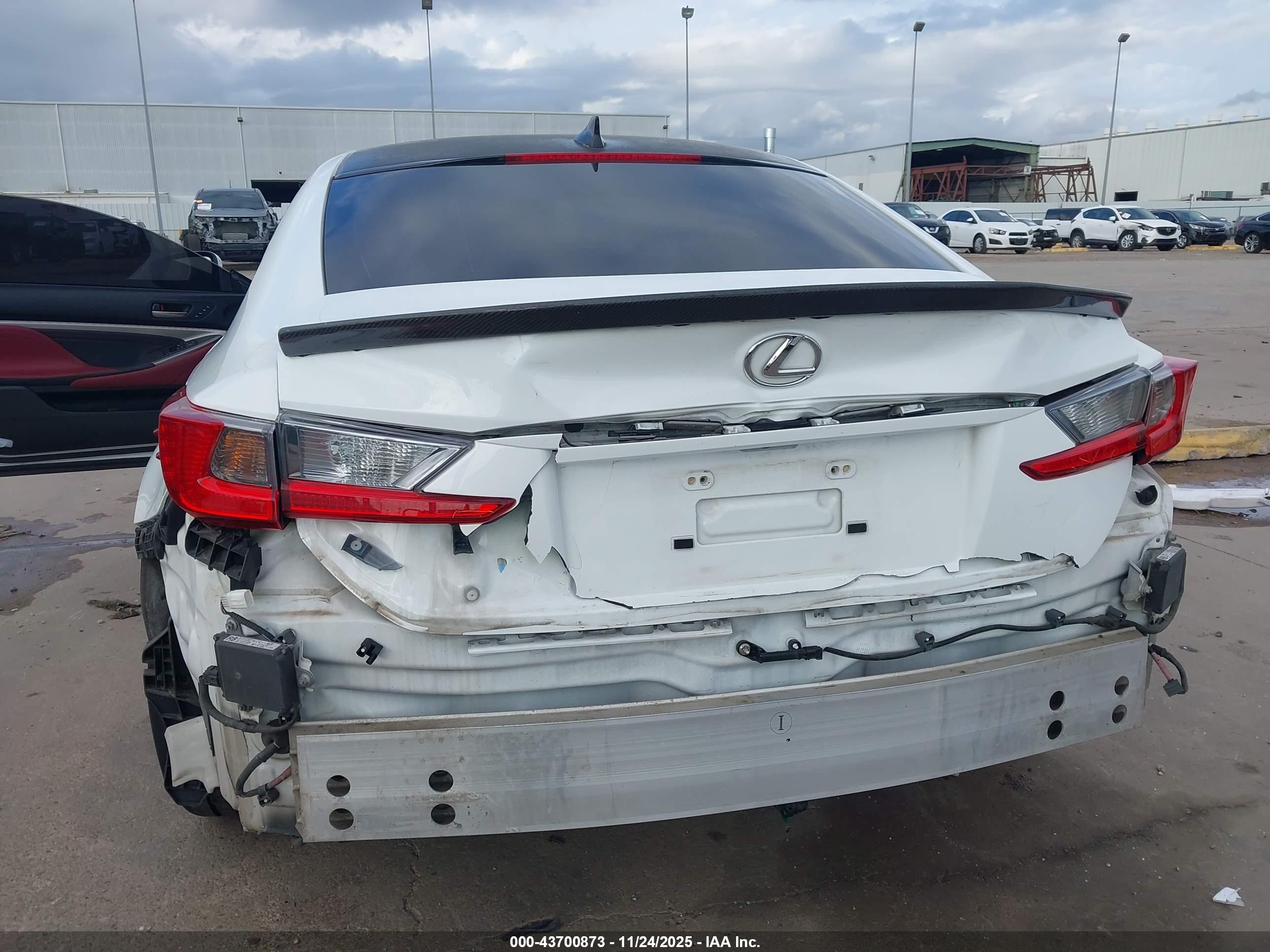 LEXUS RC image 6