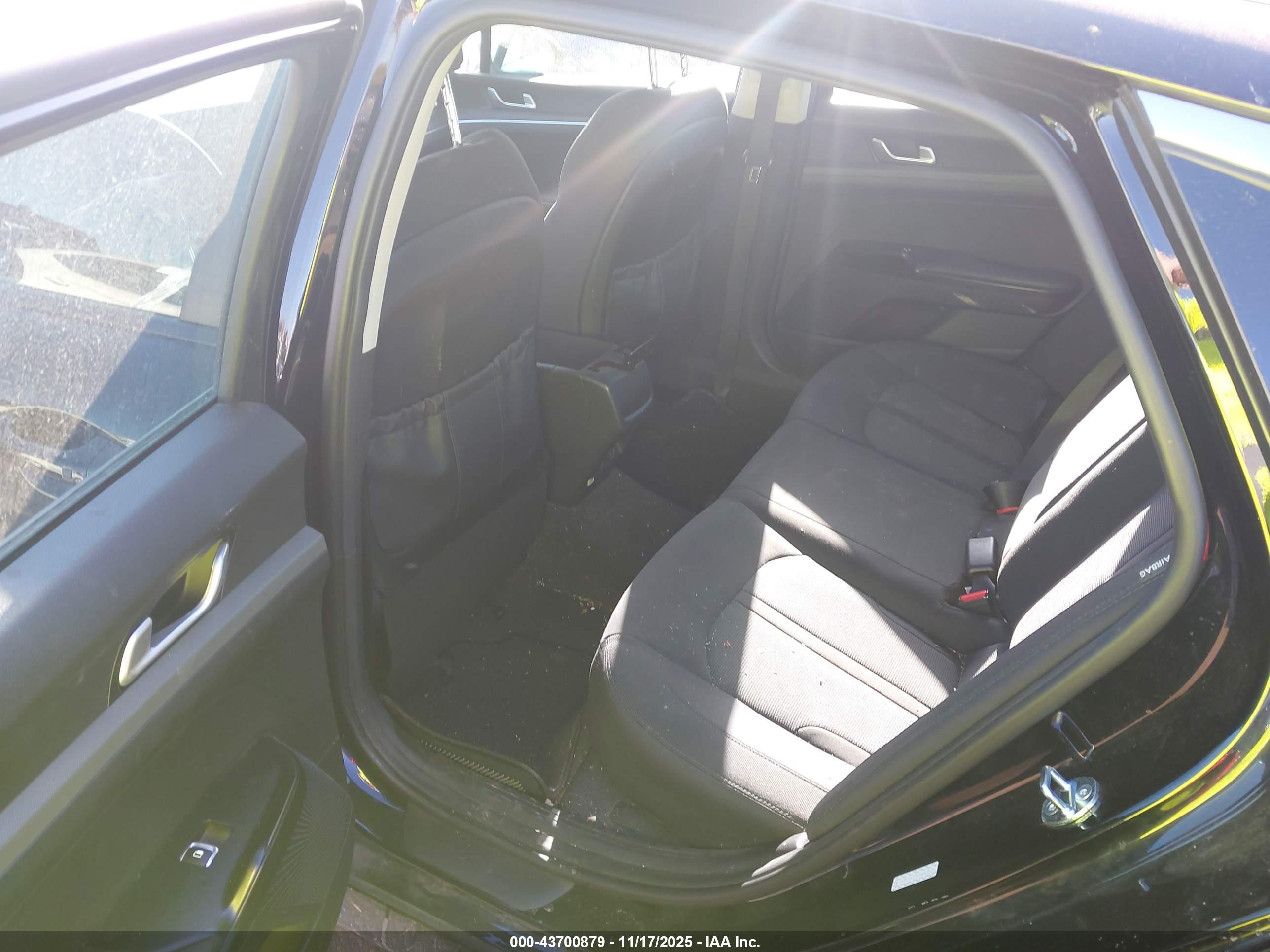 KIA K5 image 8