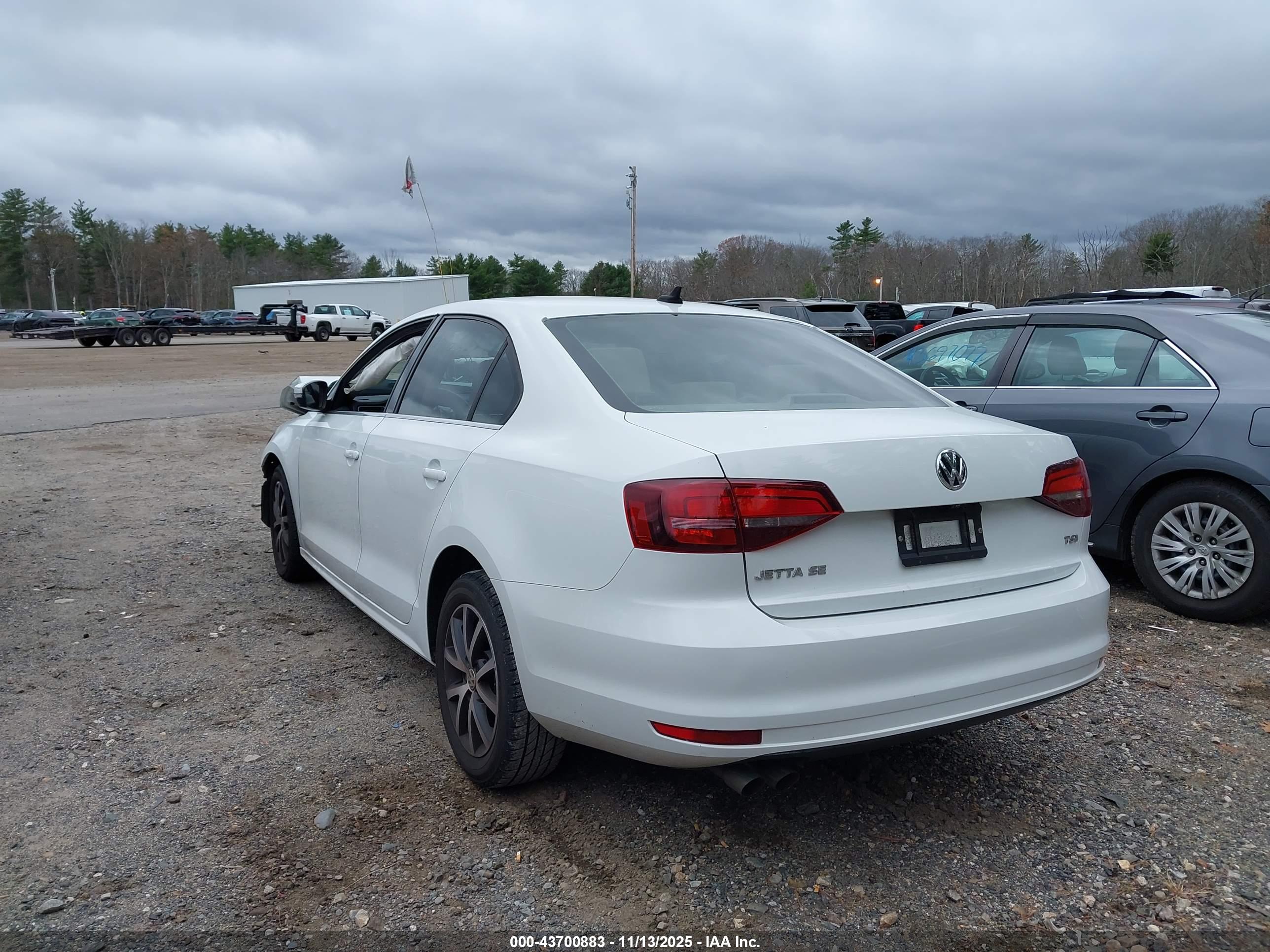 VOLKSWAGEN JETTA image 3