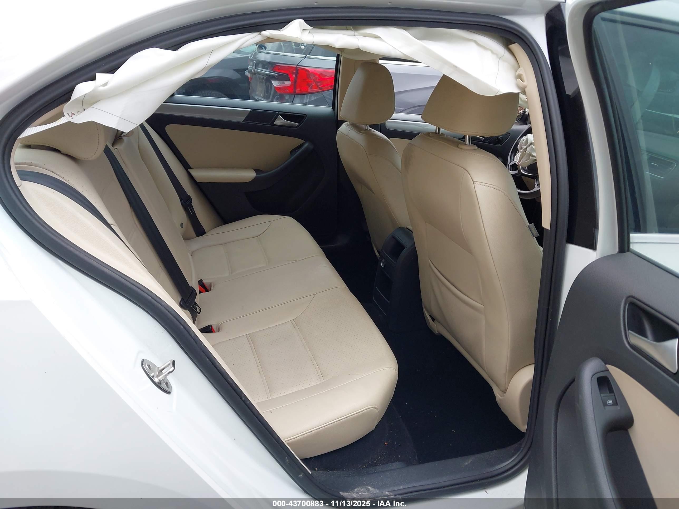 VOLKSWAGEN JETTA image 8