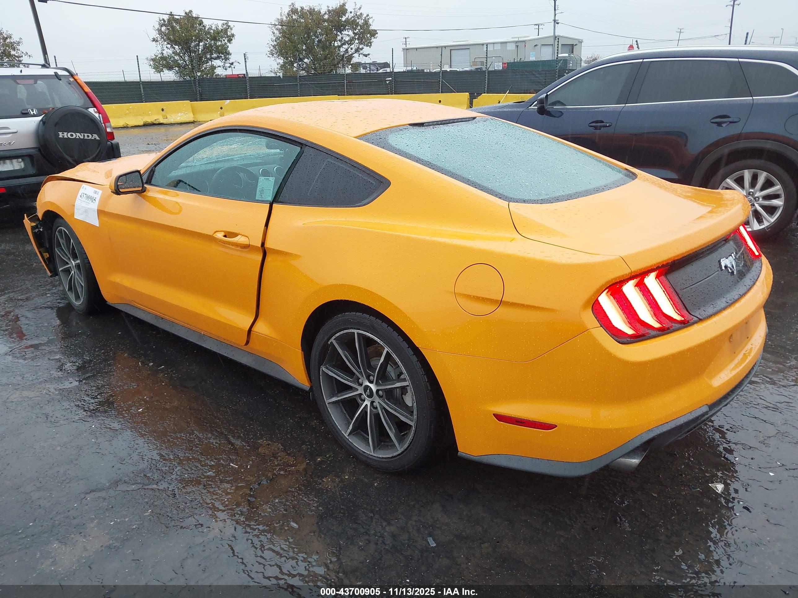 FORD MUSTANG image 3
