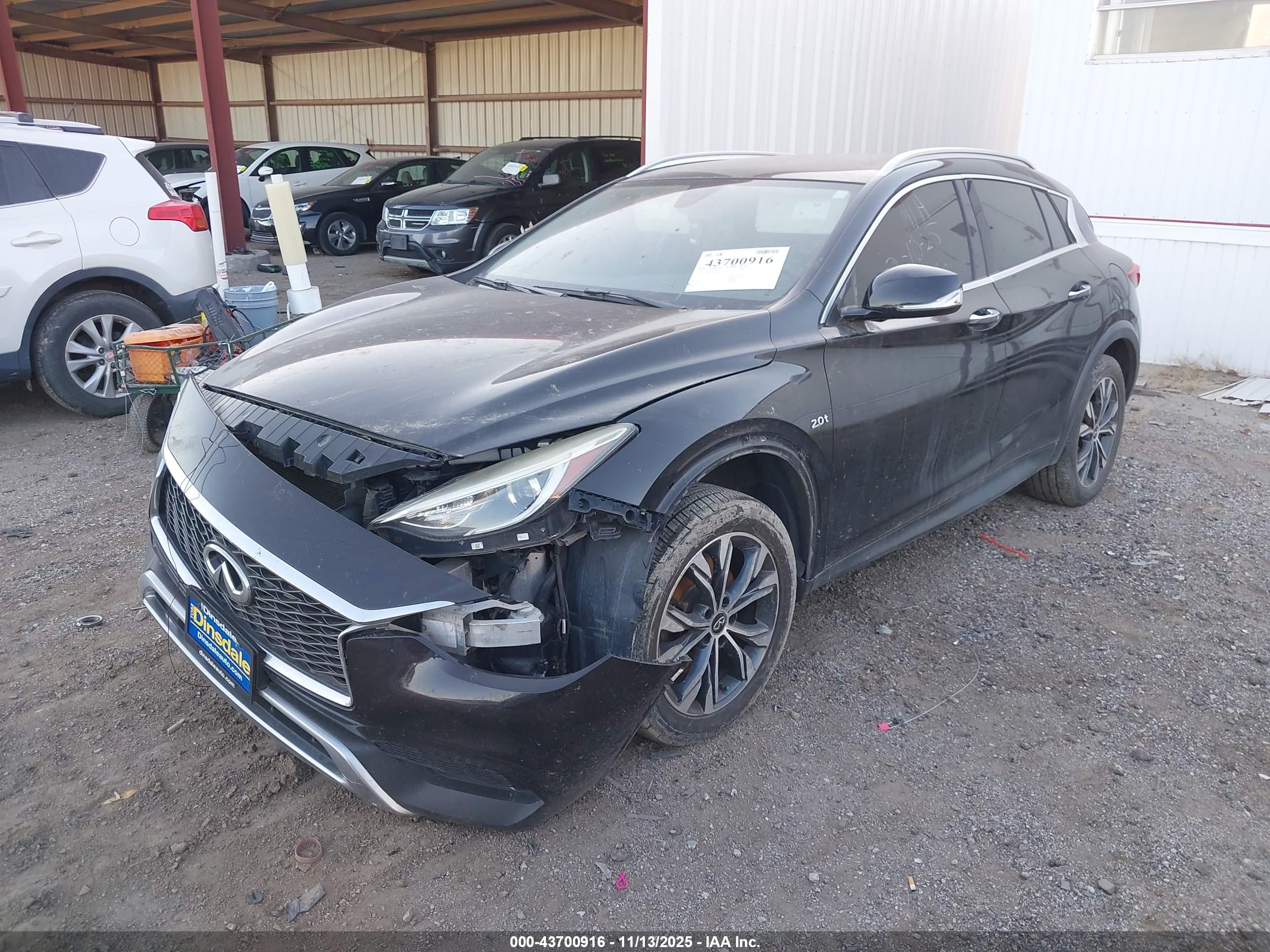 INFINITI QX30 image 2
