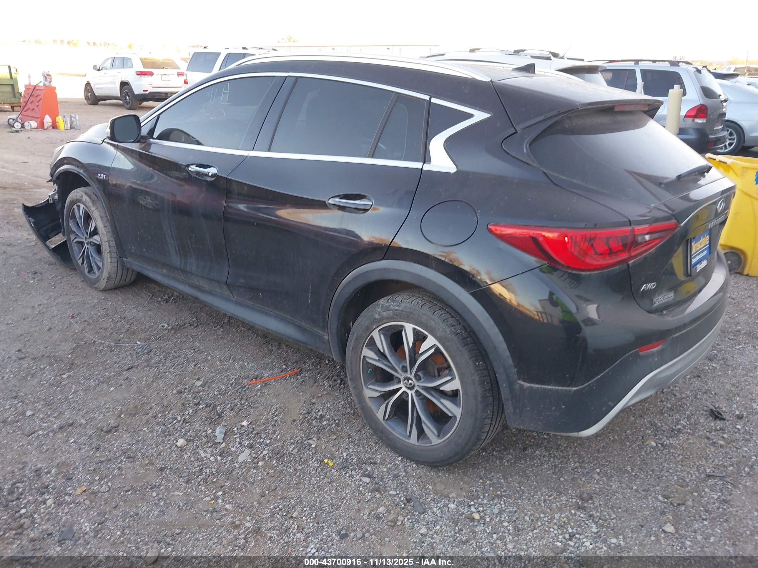 INFINITI QX30 image 3