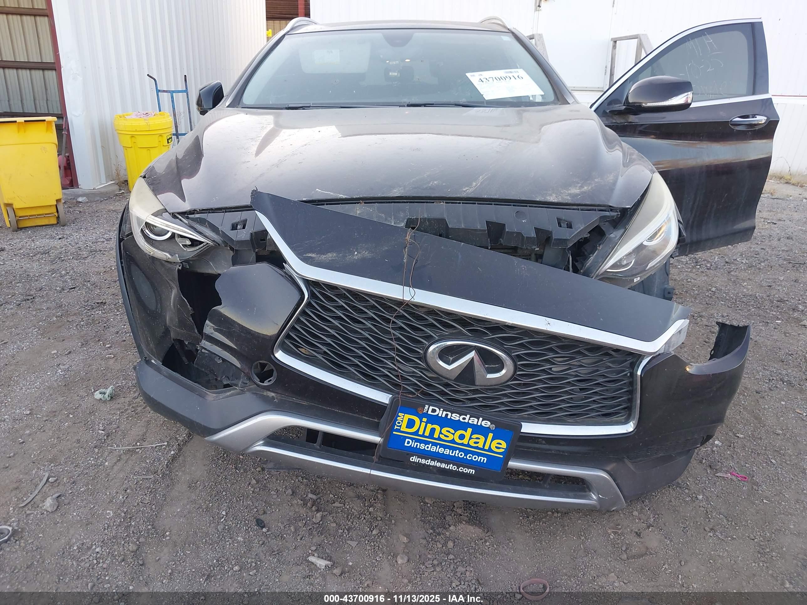 INFINITI QX30 image 6