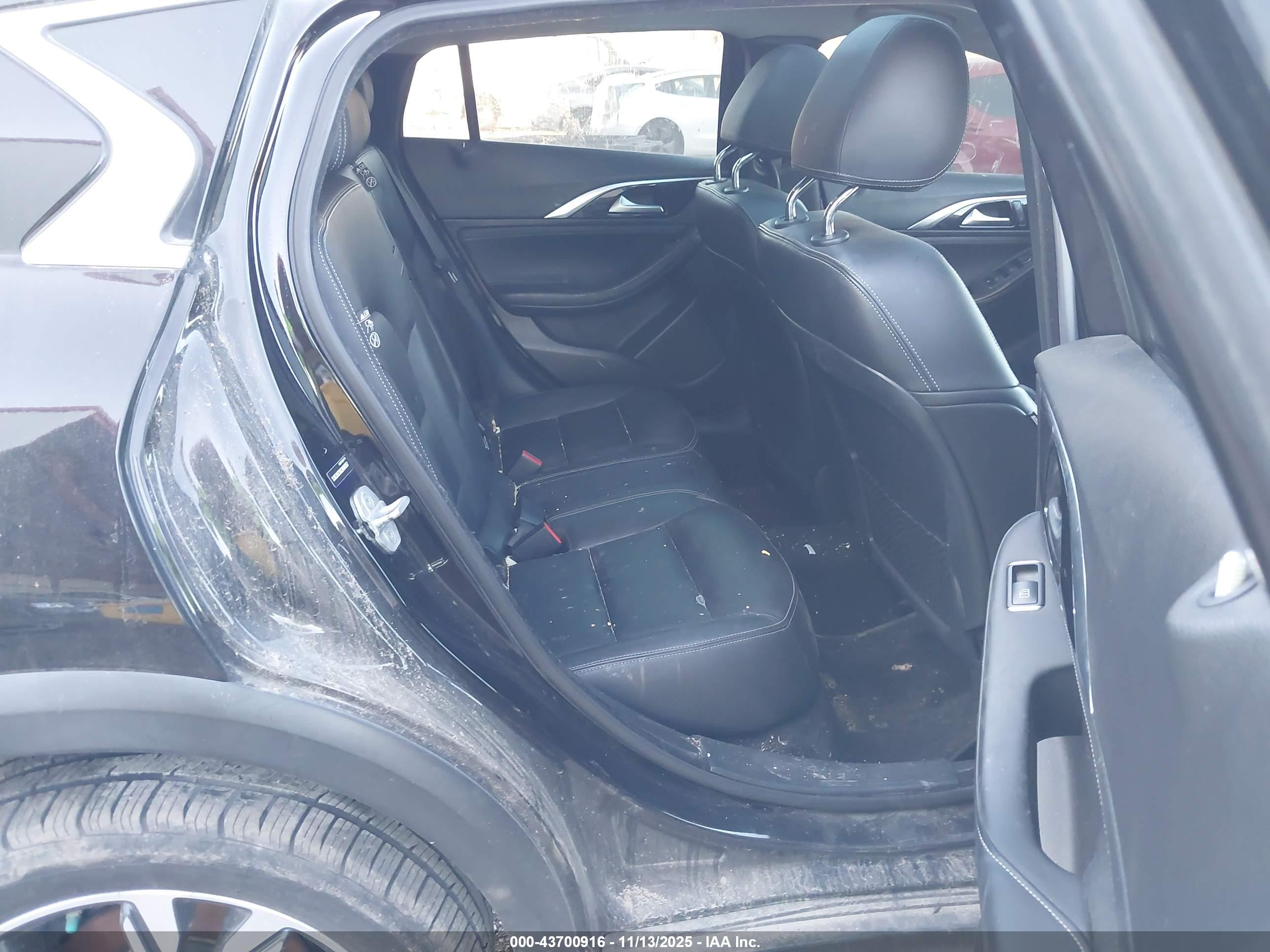 INFINITI QX30 image 8