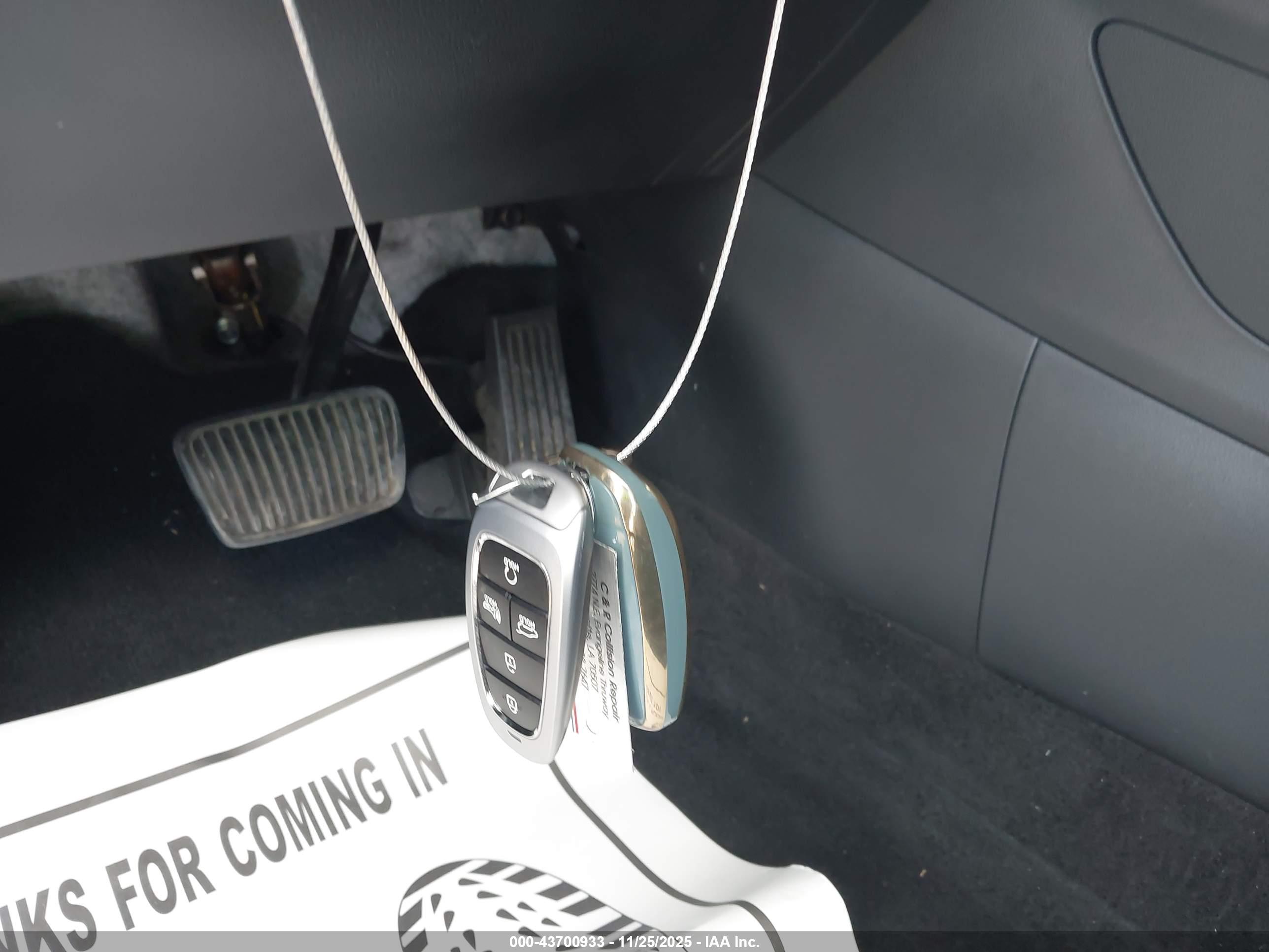 HYUNDAI TUCSON image 11