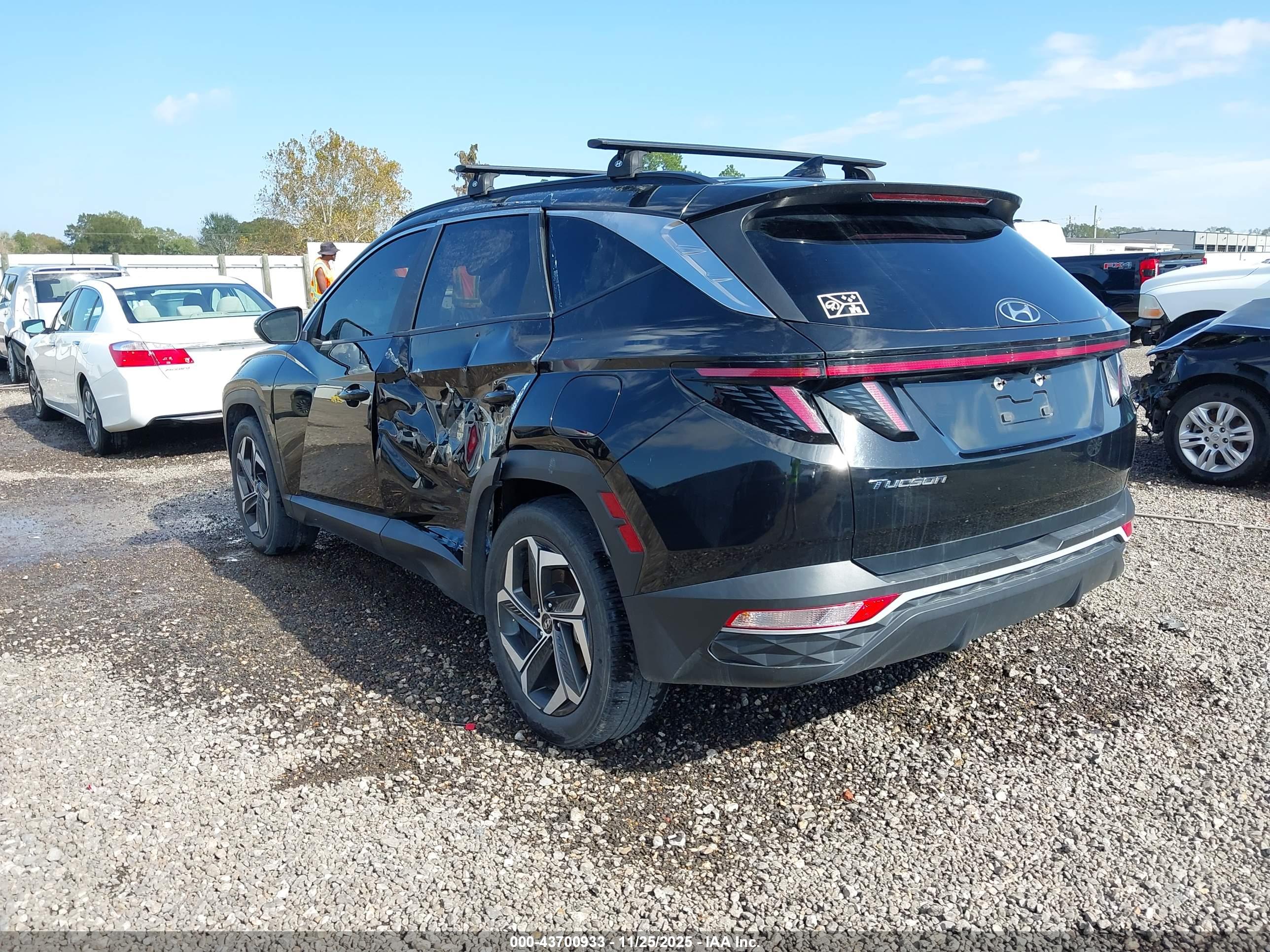 HYUNDAI TUCSON image 3