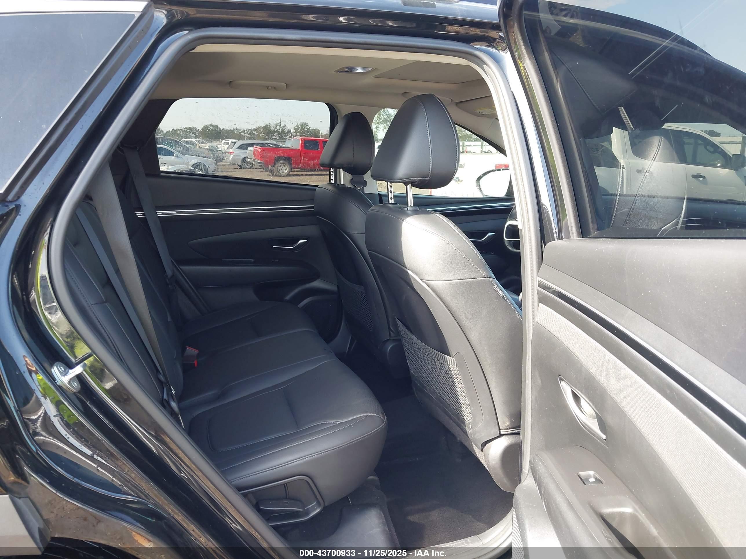 HYUNDAI TUCSON image 8
