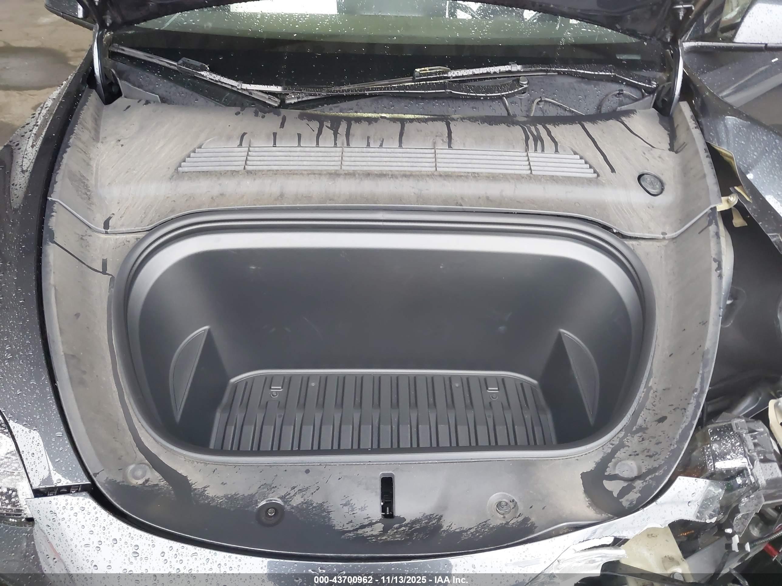 TESLA MODEL image 10