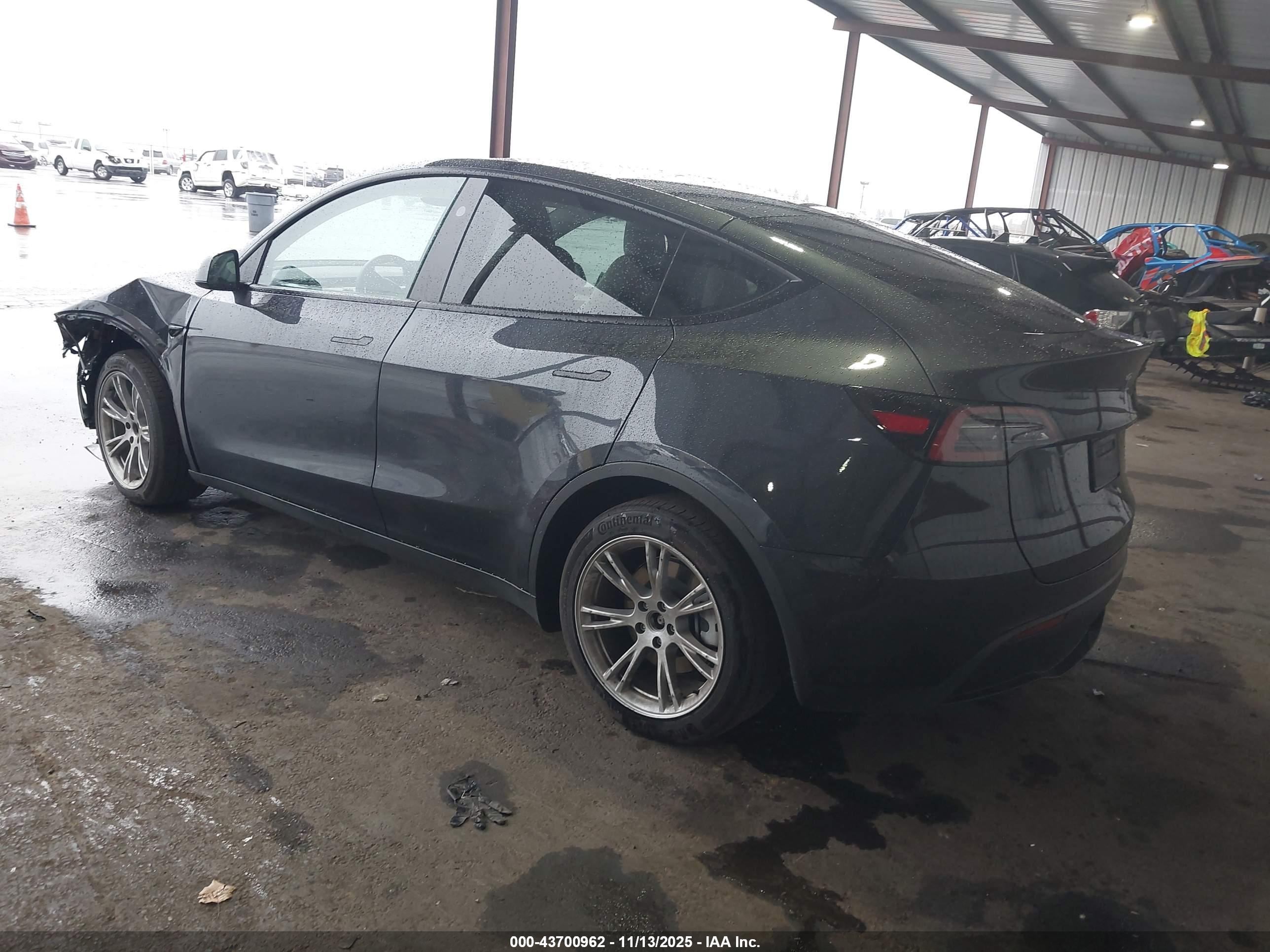 TESLA MODEL image 3