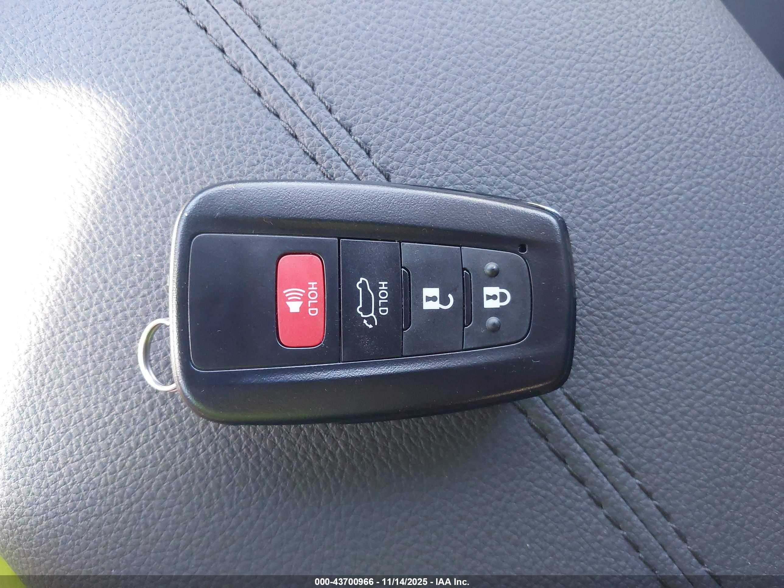 TOYOTA RAV4 image 11