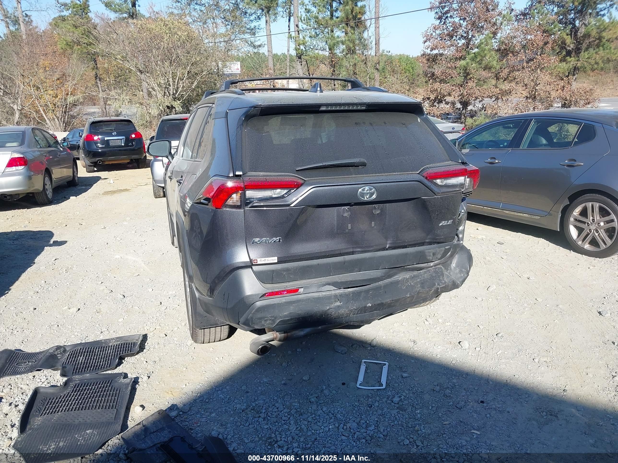 TOYOTA RAV4 image 3