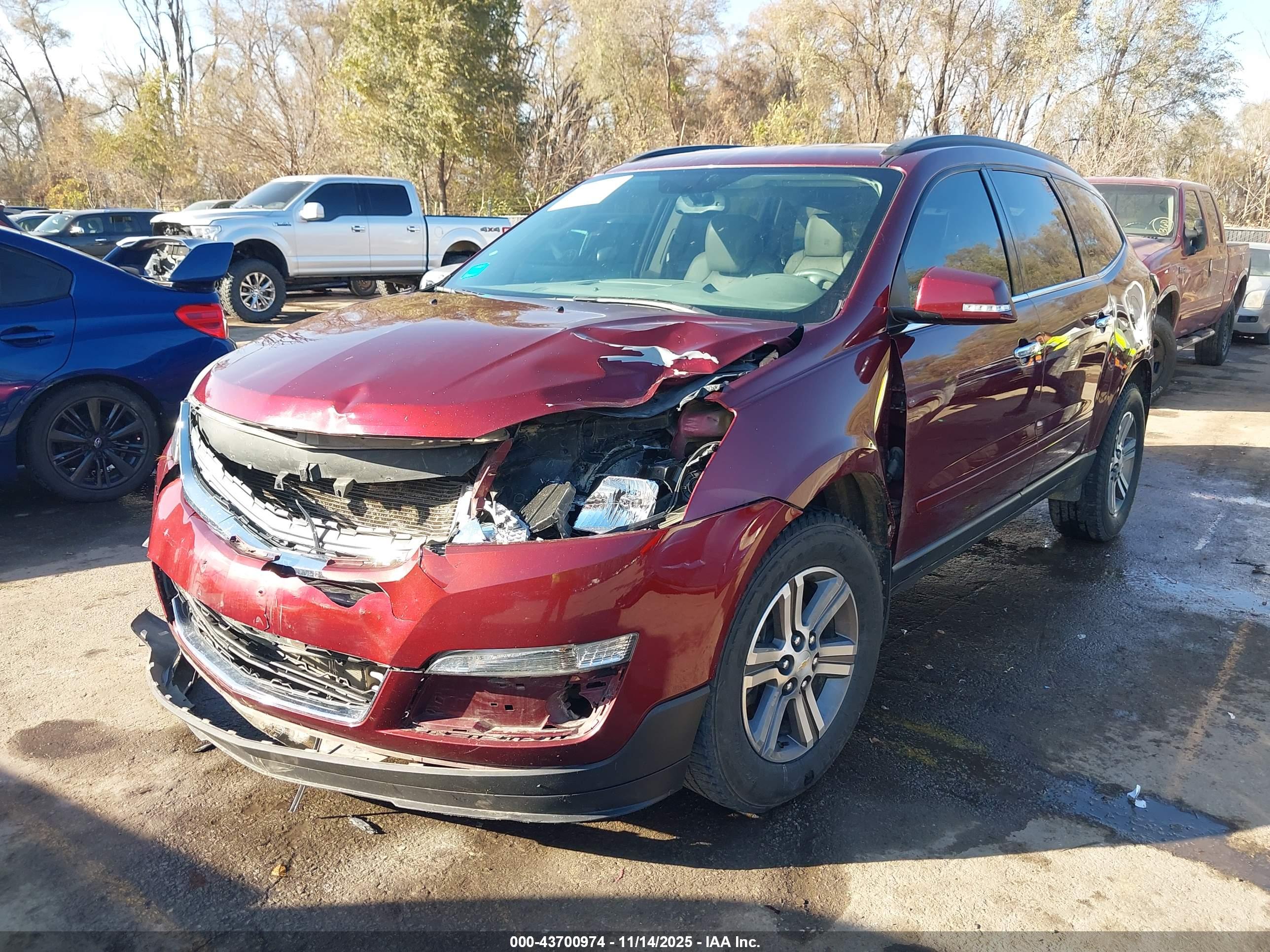 CHEVROLET TRAVERSE image 2