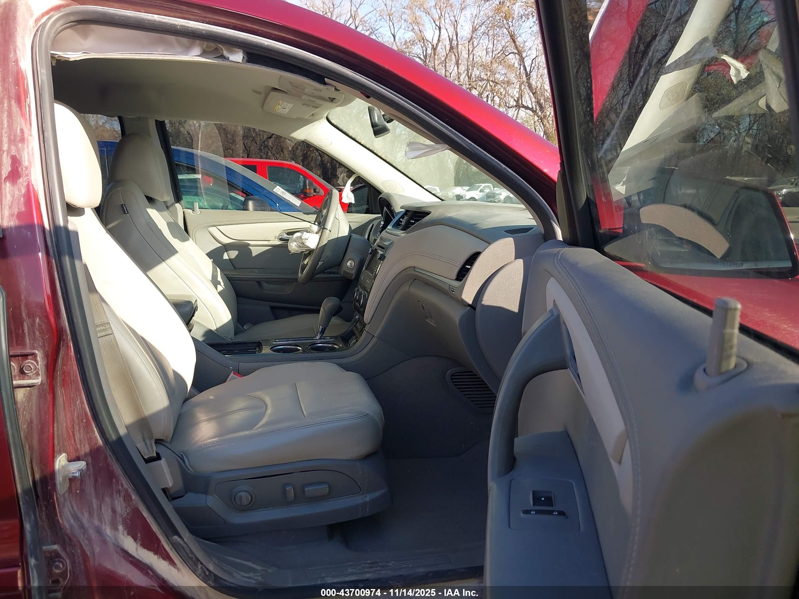CHEVROLET TRAVERSE image 5