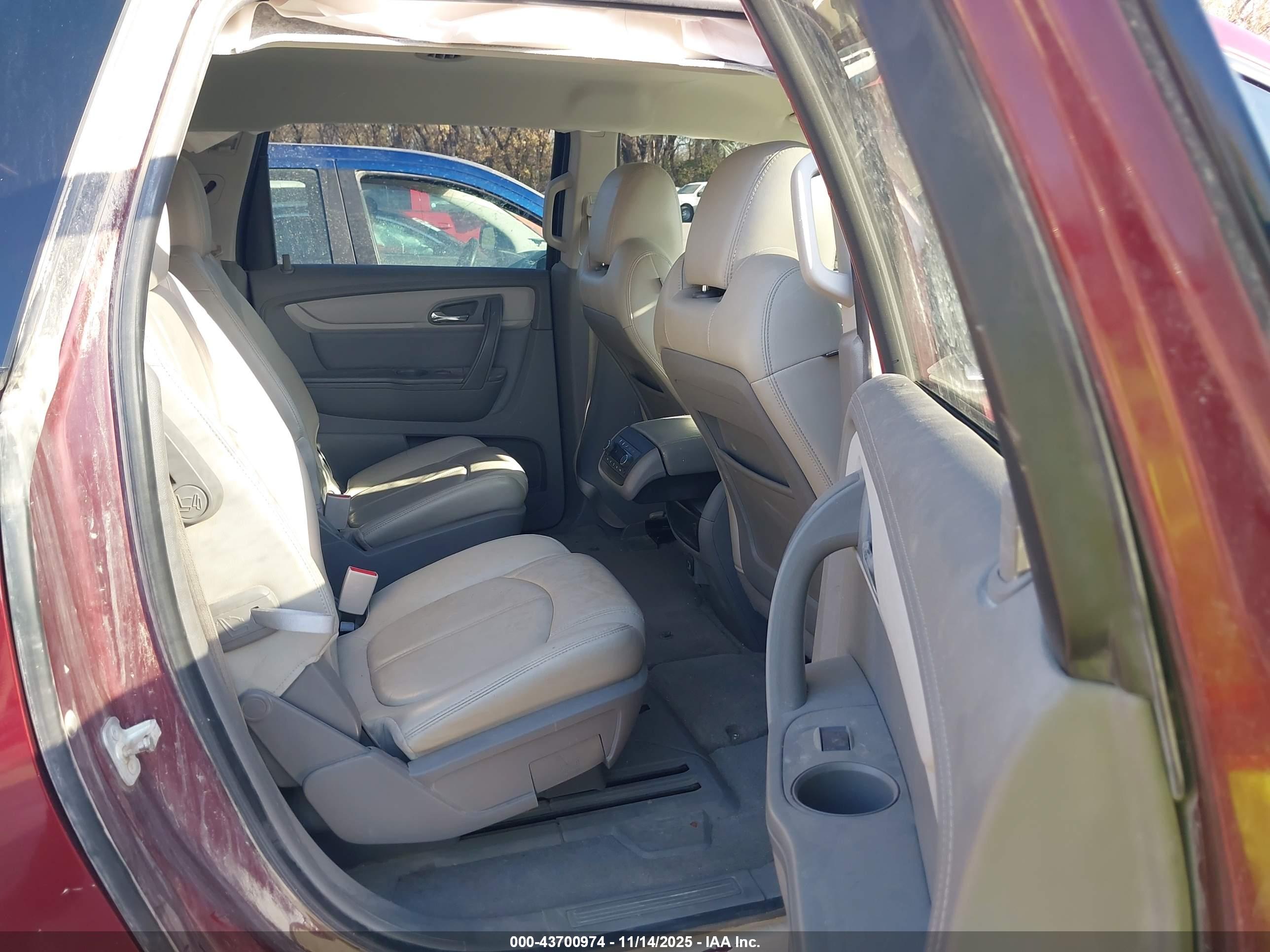 CHEVROLET TRAVERSE image 8