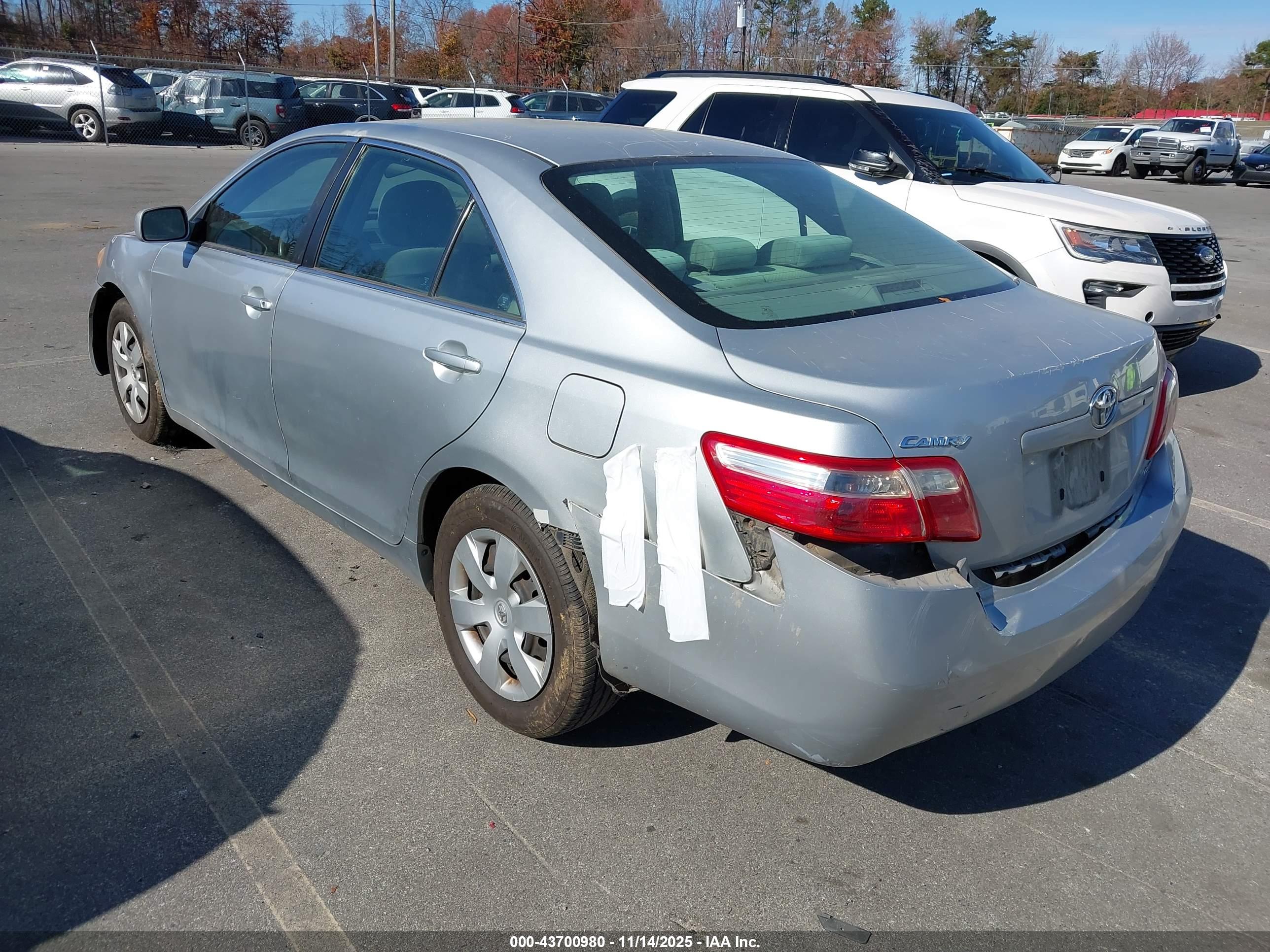 TOYOTA CAMRY image 3