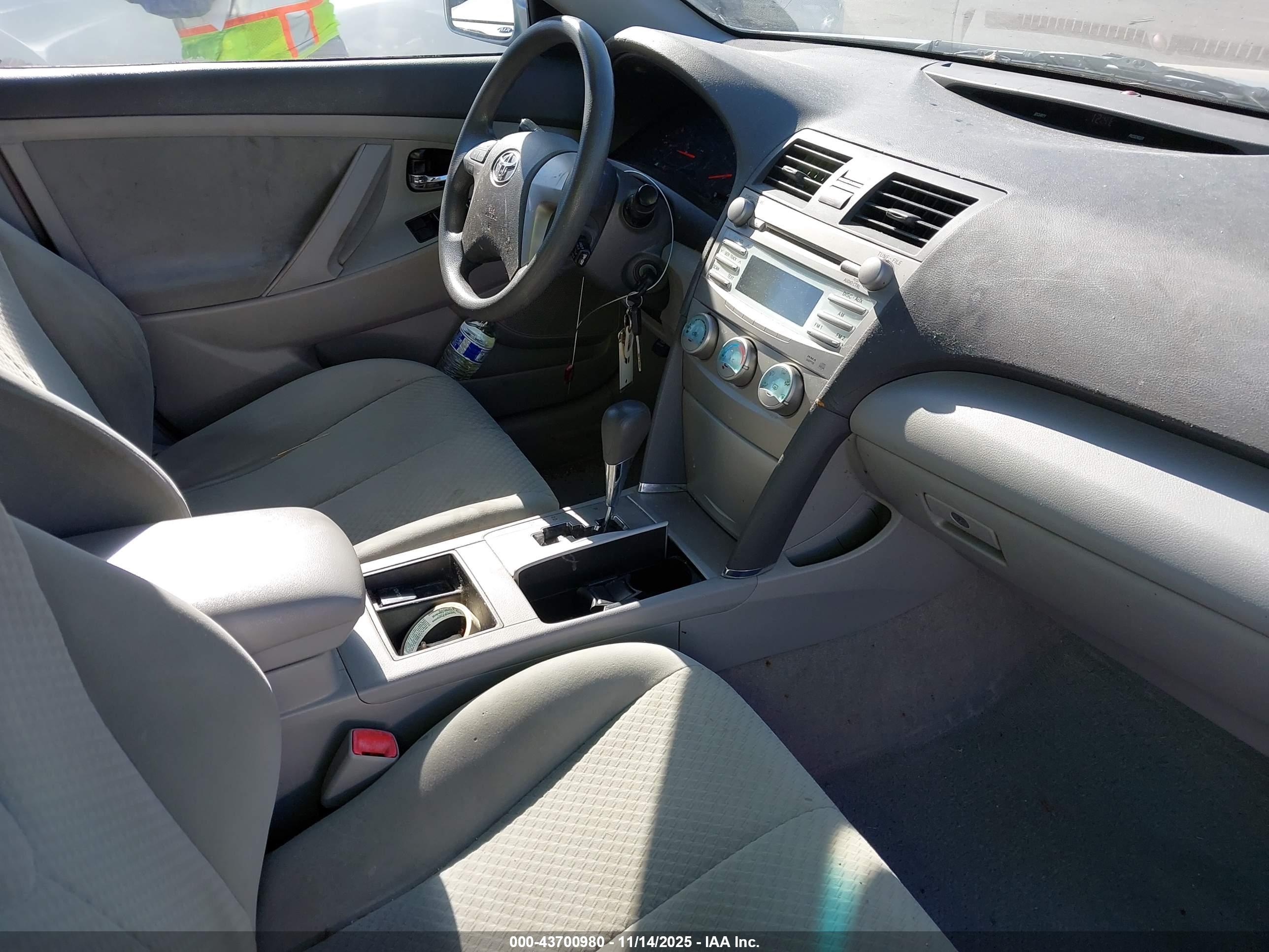 TOYOTA CAMRY image 5