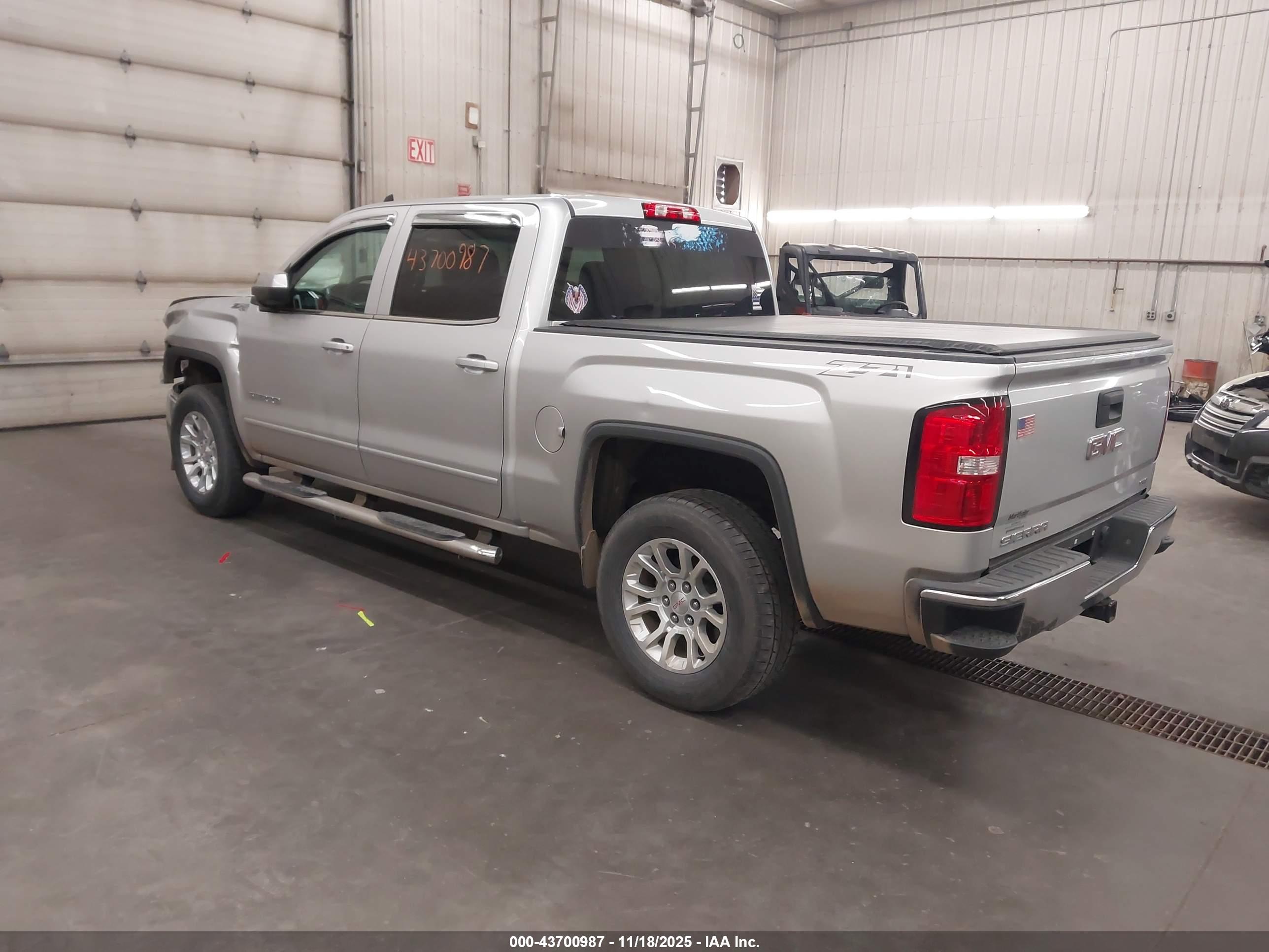 GMC SIERRA image 3