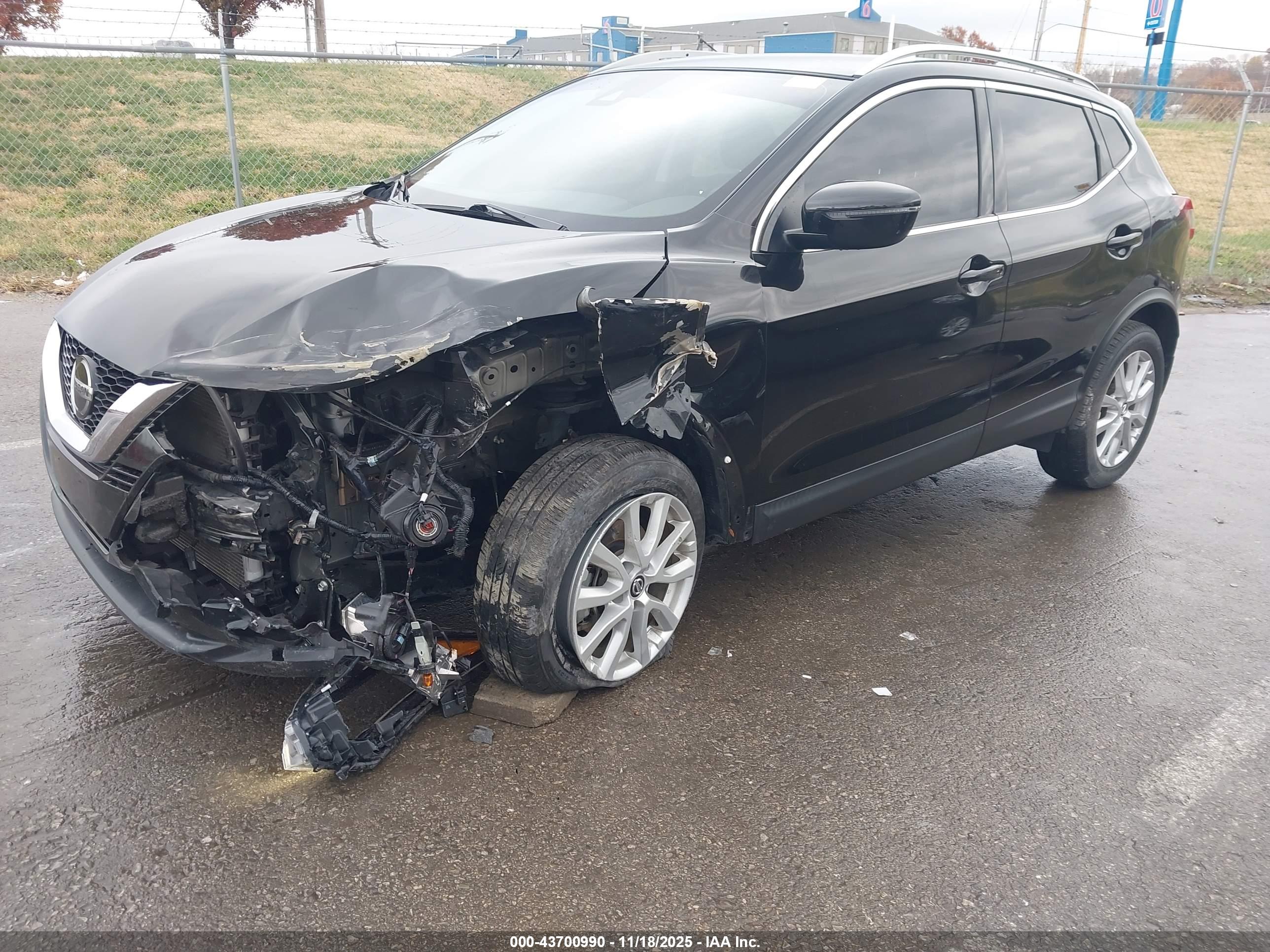 NISSAN ROGUE image 2