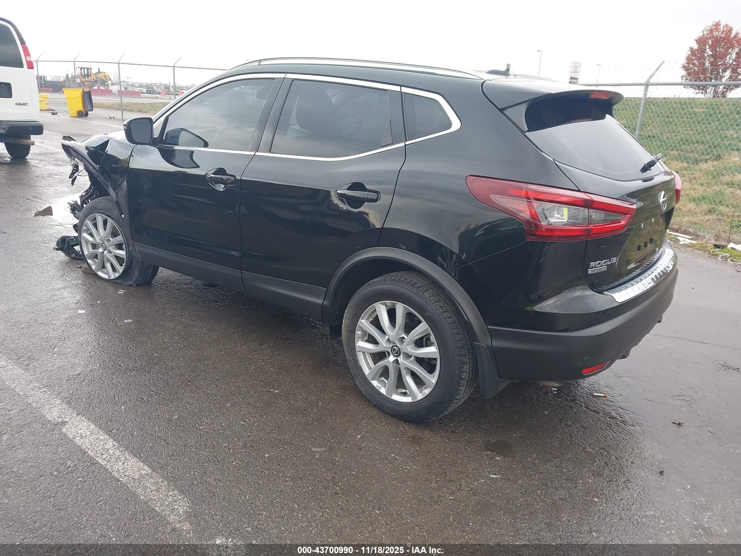 NISSAN ROGUE image 3