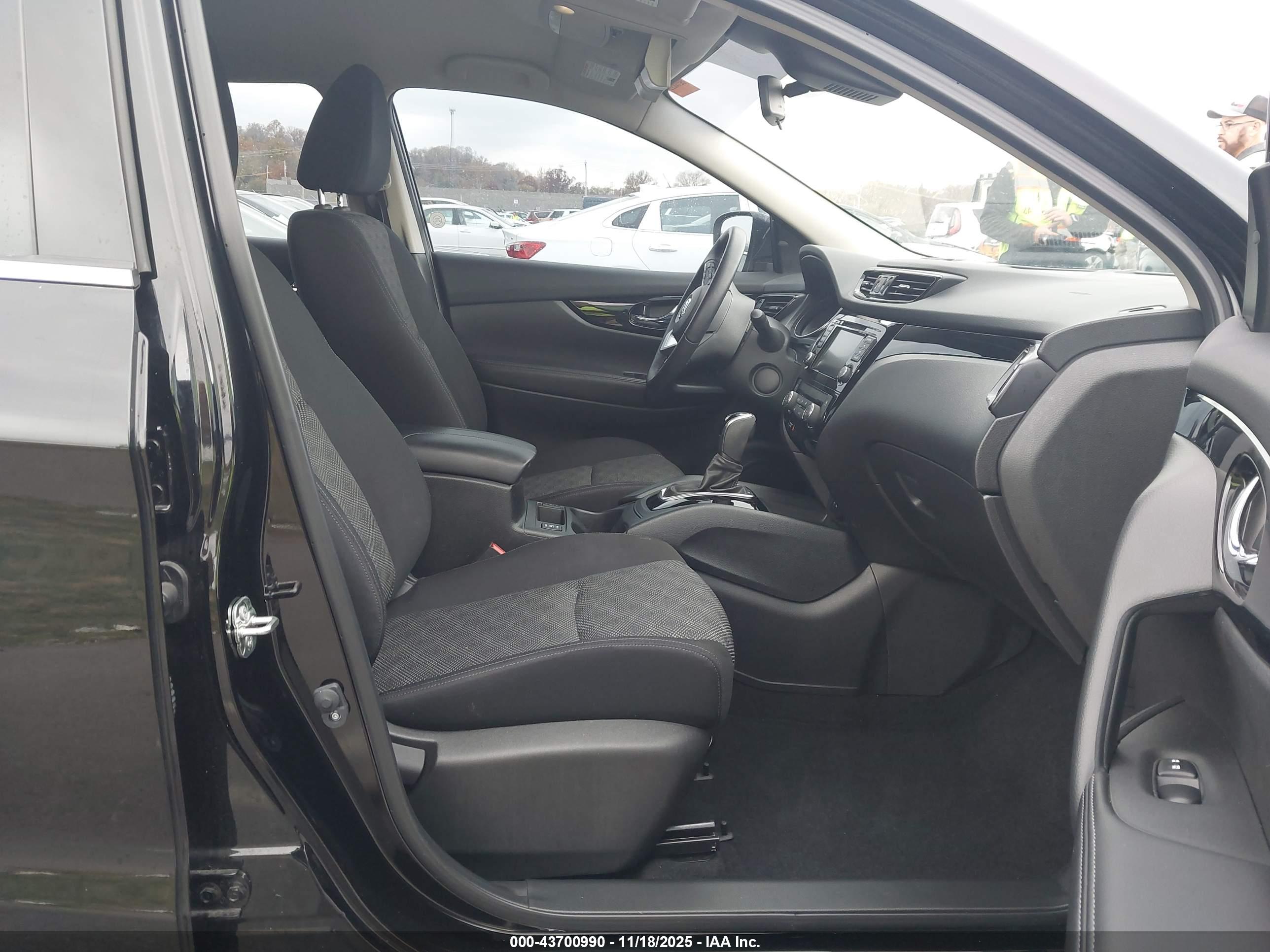 NISSAN ROGUE image 5