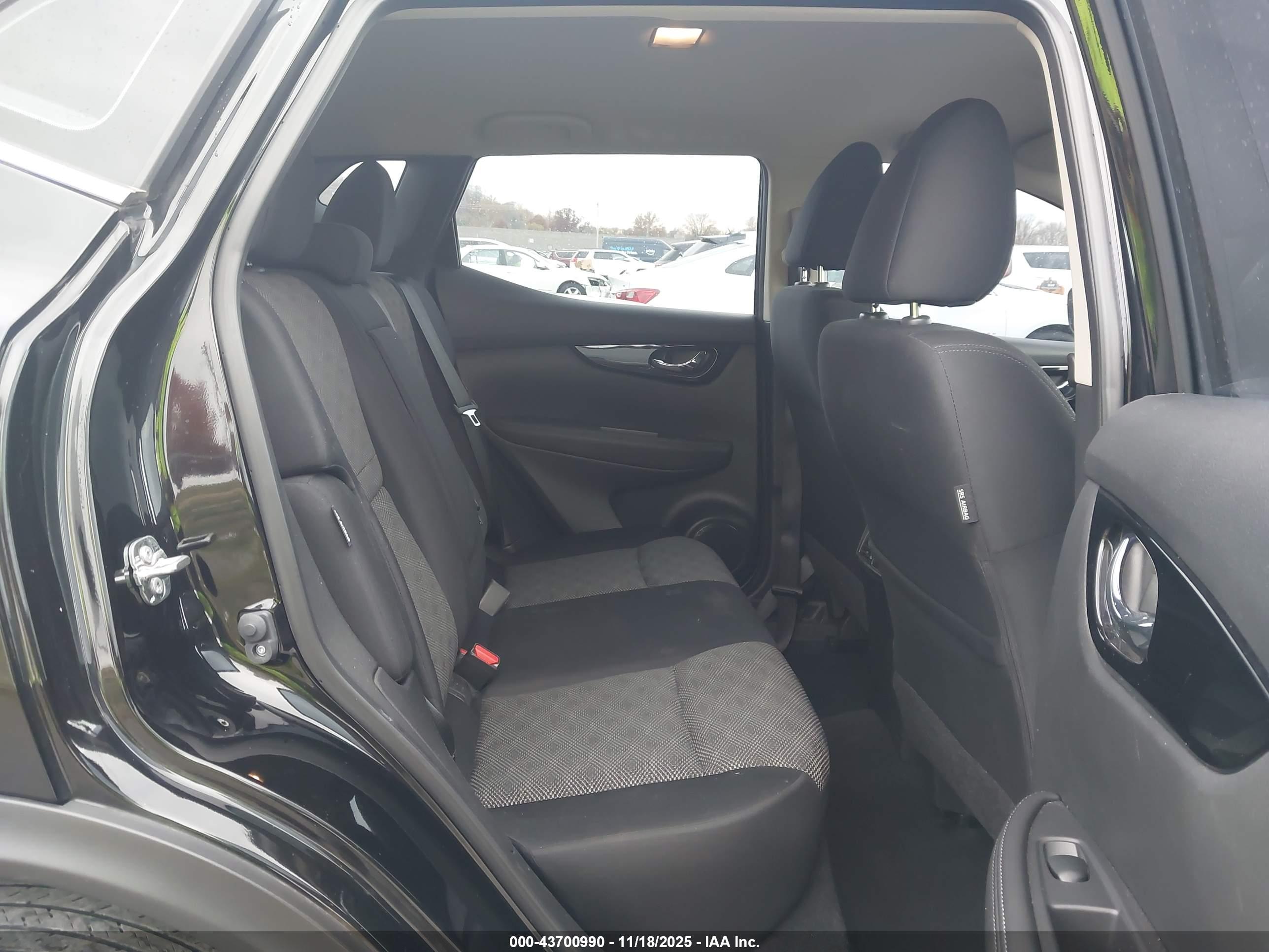 NISSAN ROGUE image 8