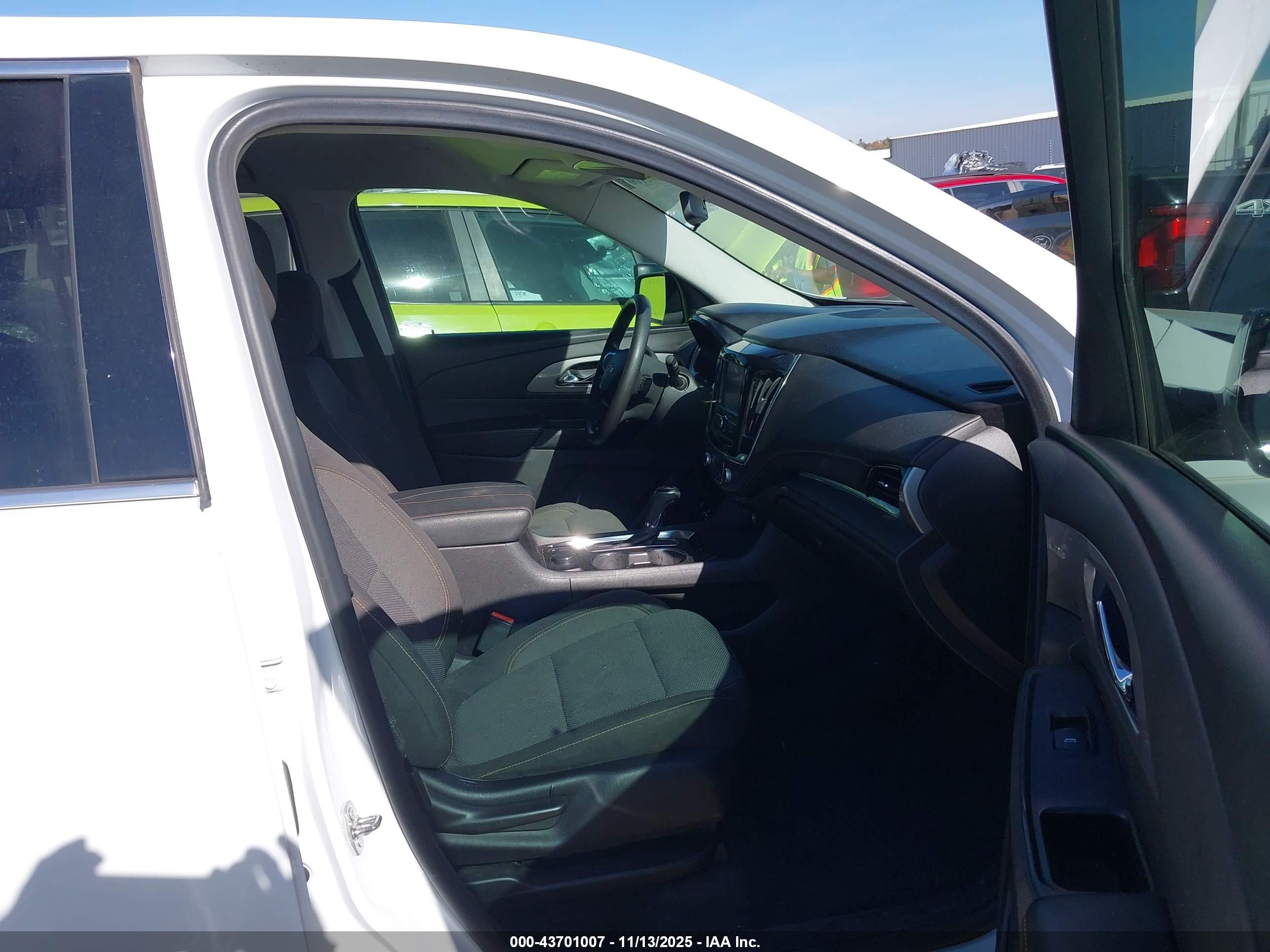 CHEVROLET TRAVERSE image 5