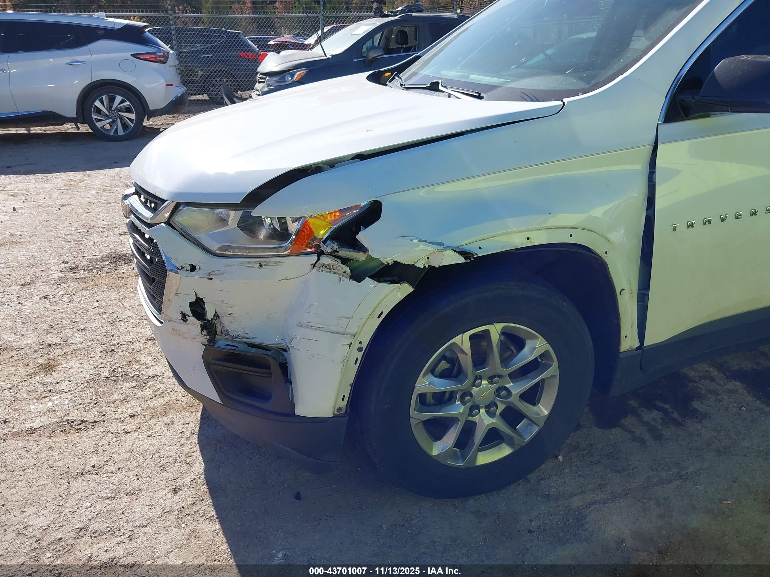 CHEVROLET TRAVERSE image 6