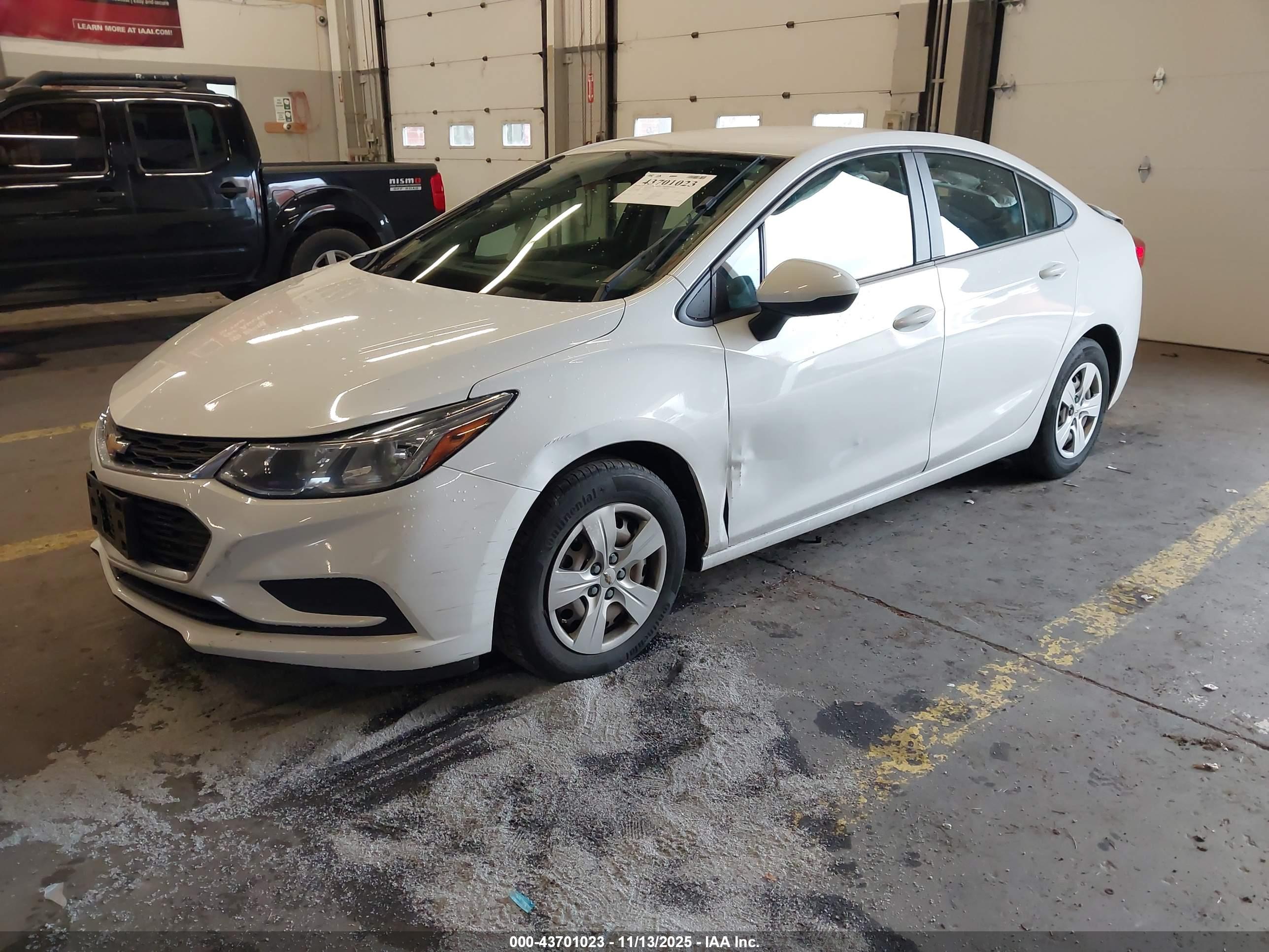 CHEVROLET CRUZE image 2