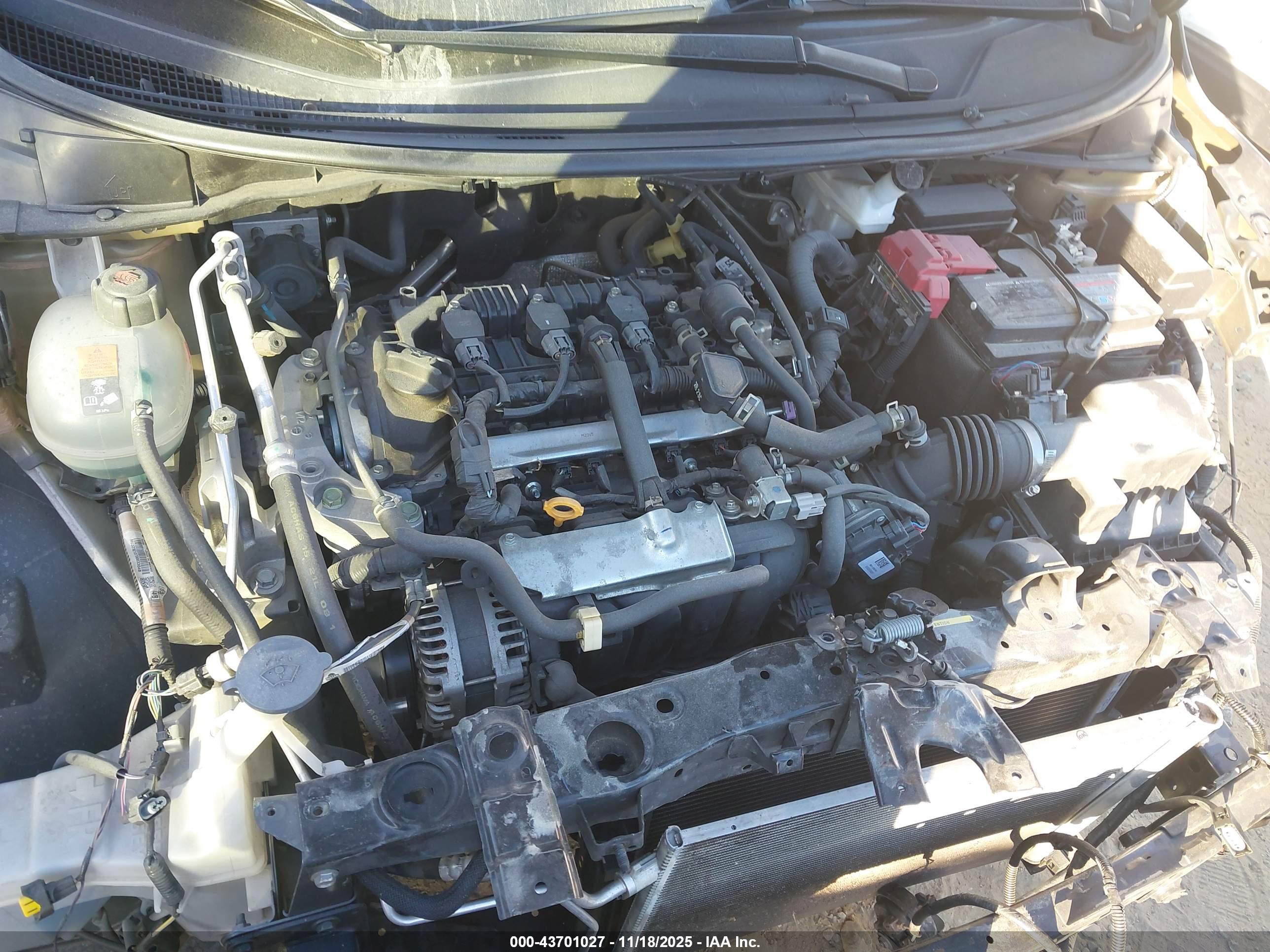NISSAN VERSA image 10