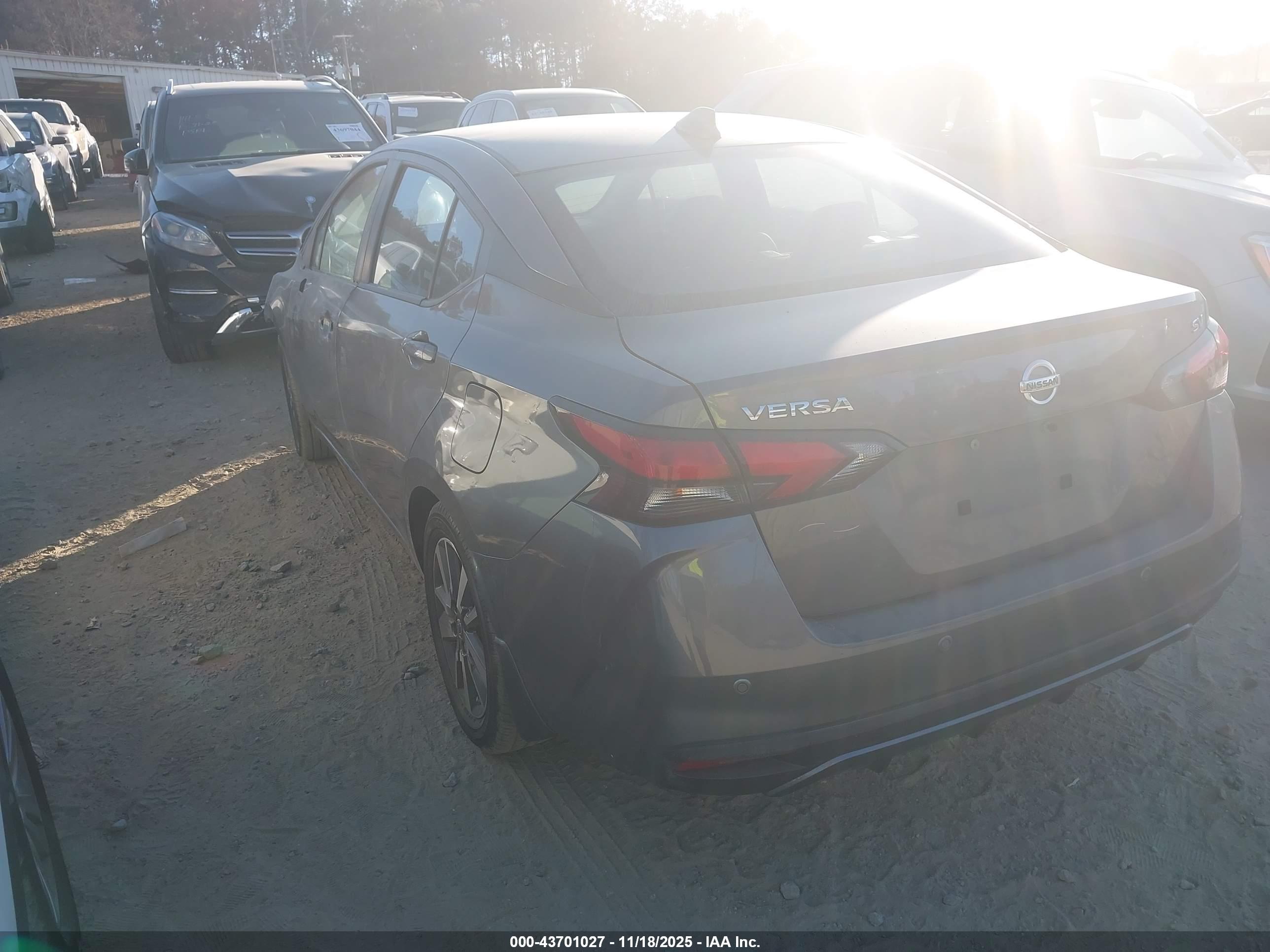 NISSAN VERSA image 3