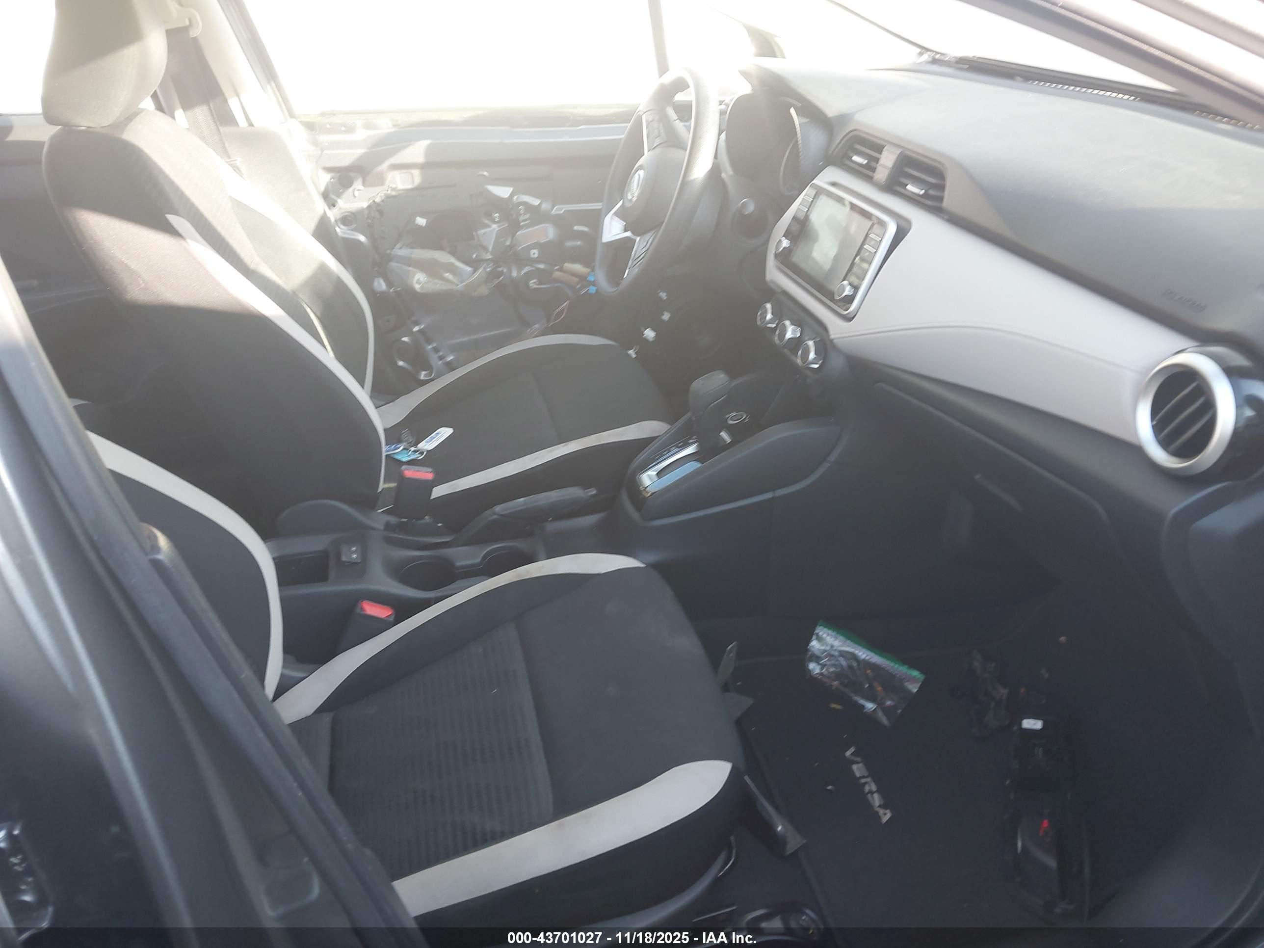 NISSAN VERSA image 5