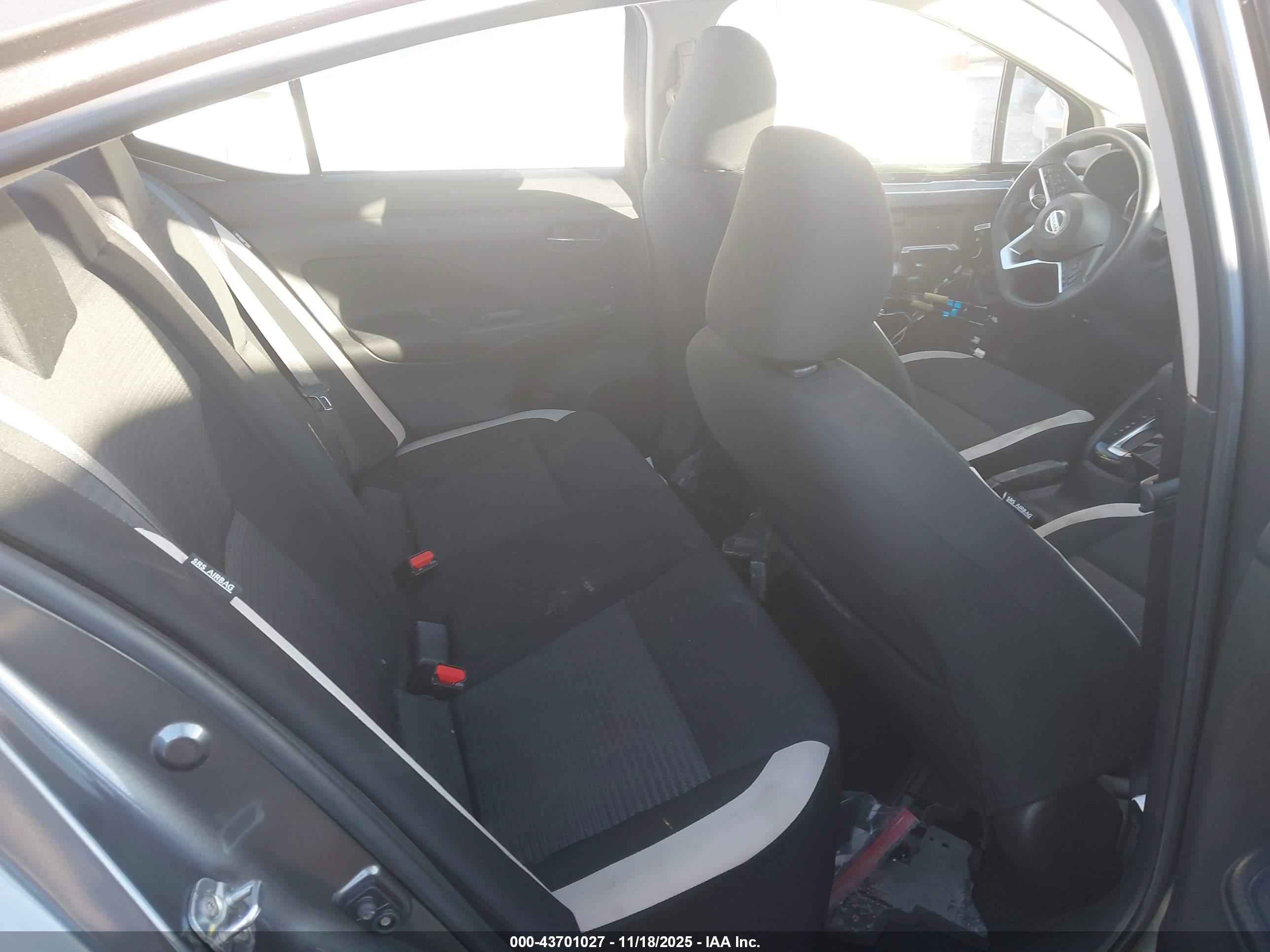 NISSAN VERSA image 8