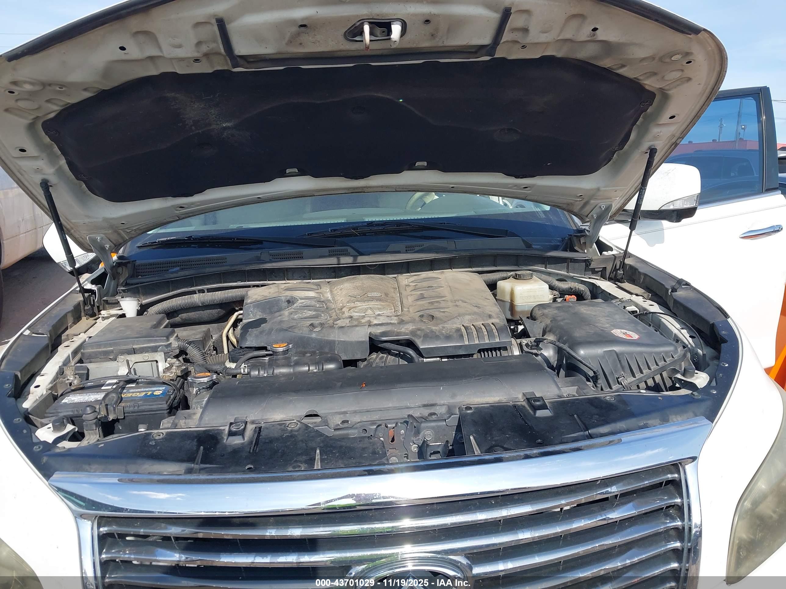 INFINITI QX56 image 10