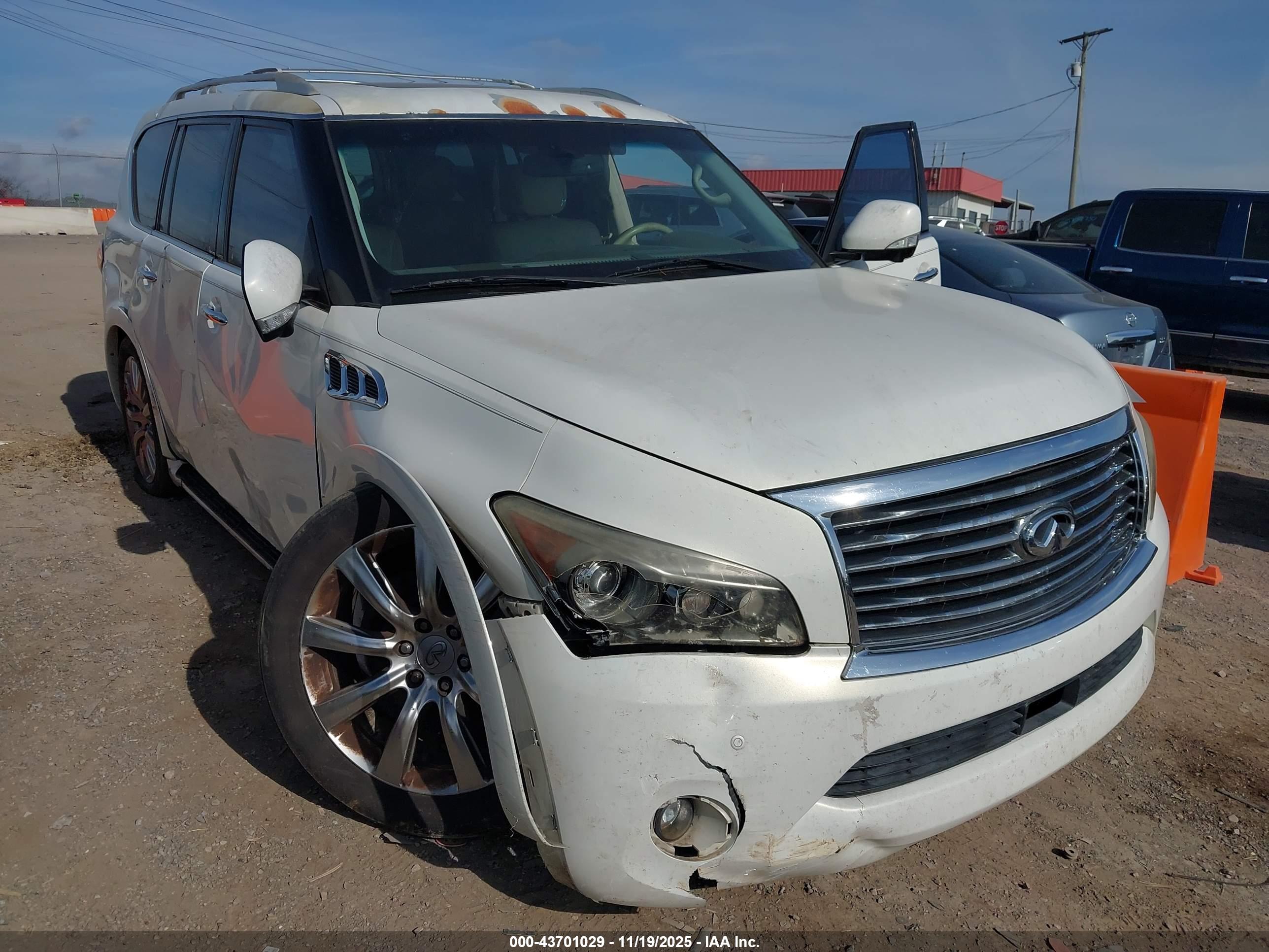 INFINITI QX56 image 6