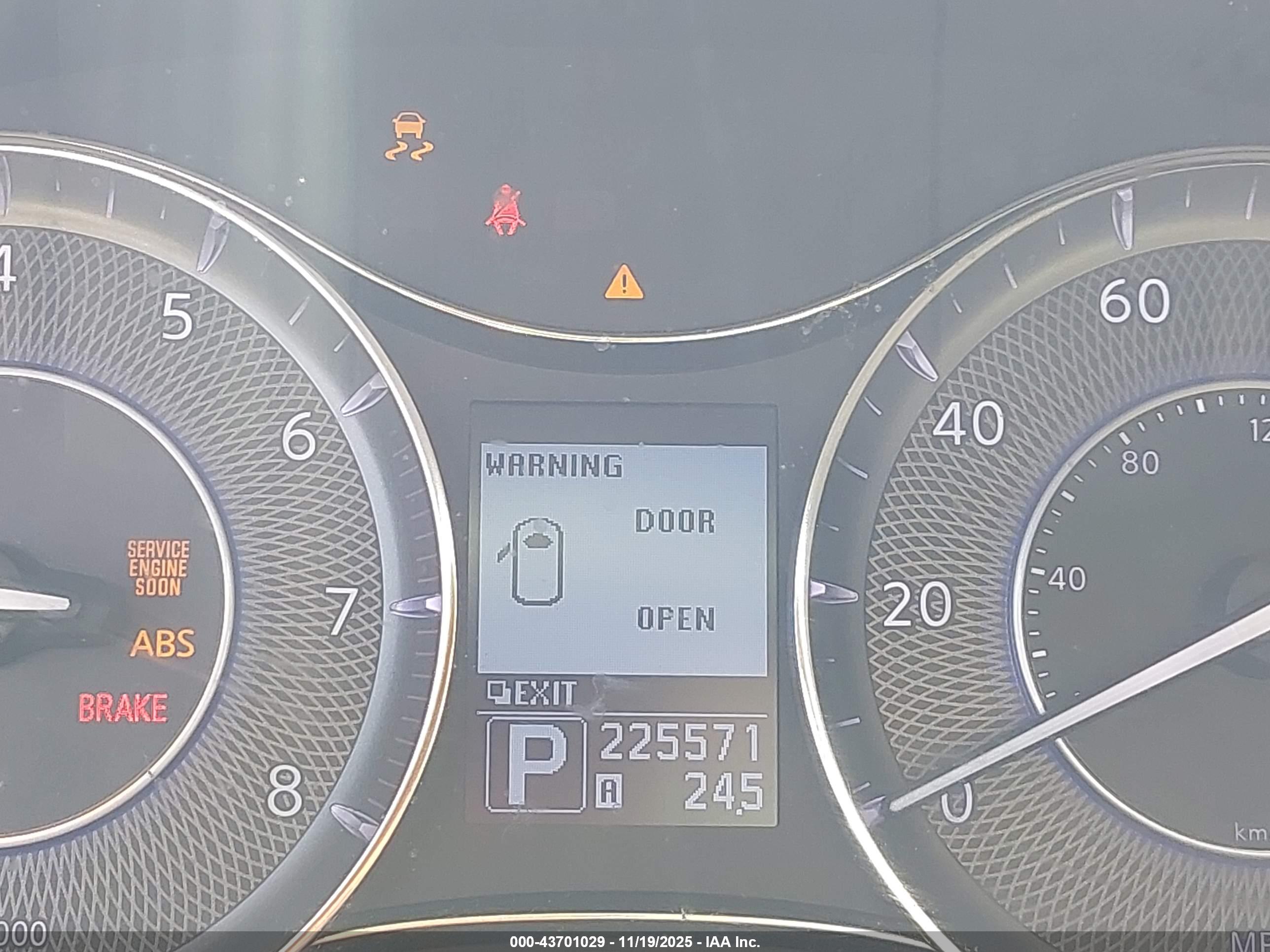 INFINITI QX56 image 7